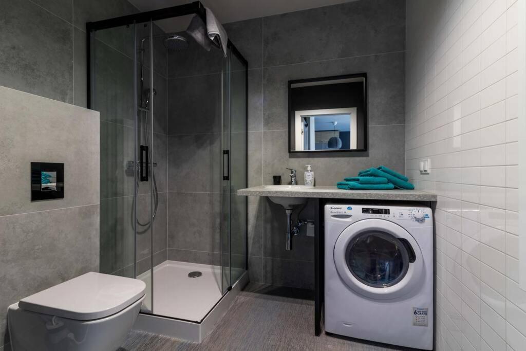 One-Bedroom Apartment,1038729967:JPEG