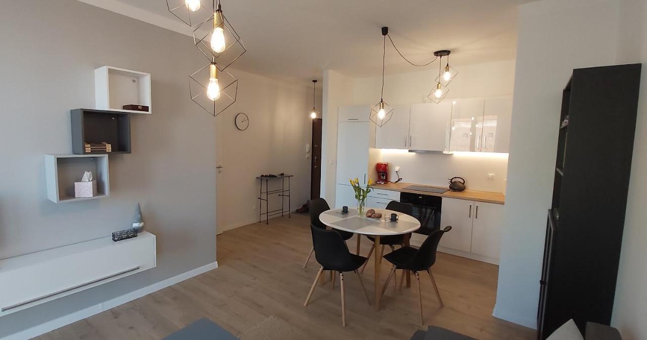 One-Bedroom Apartment,1043585668:JPEG