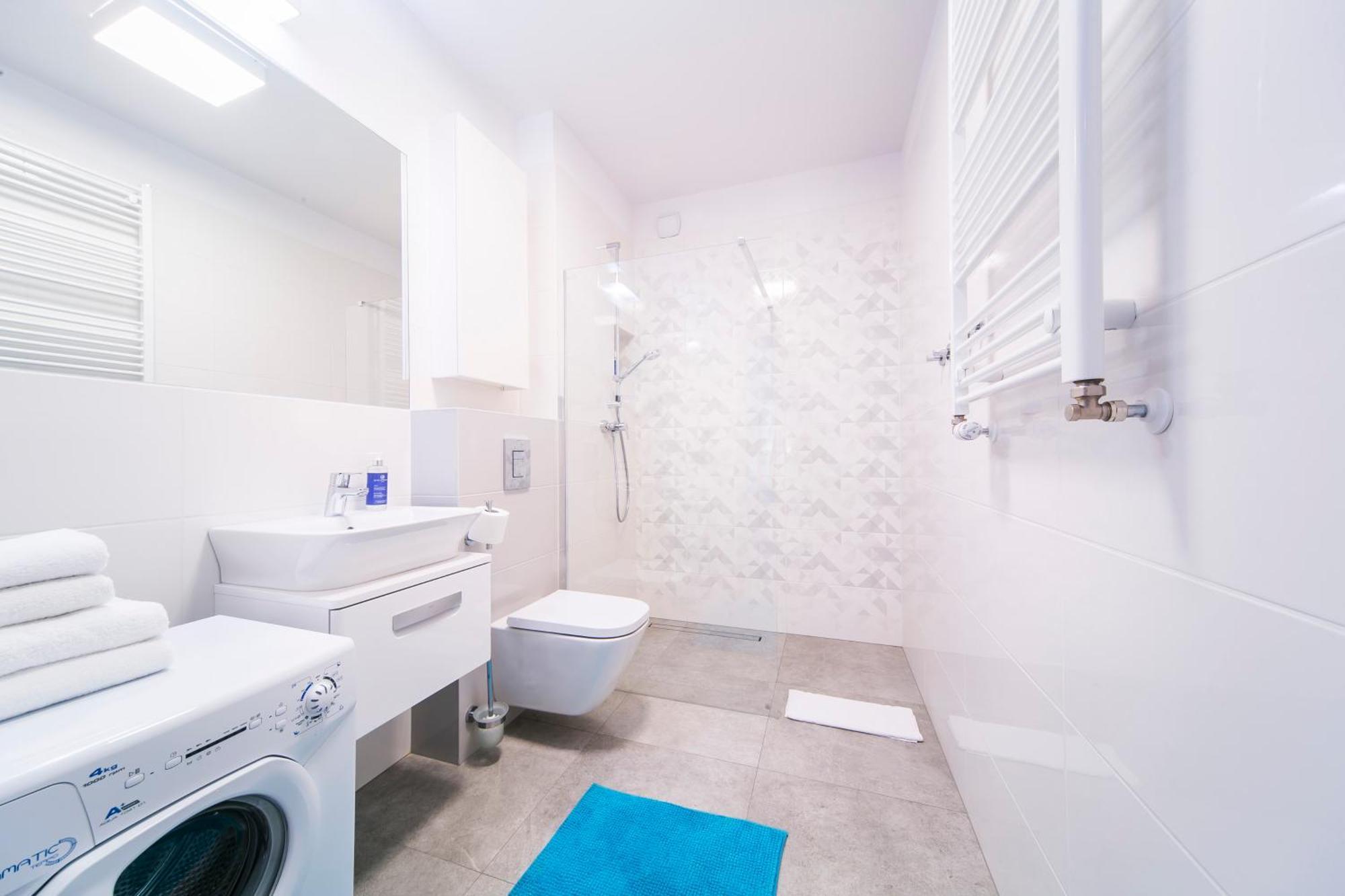 Studio swimming pool access