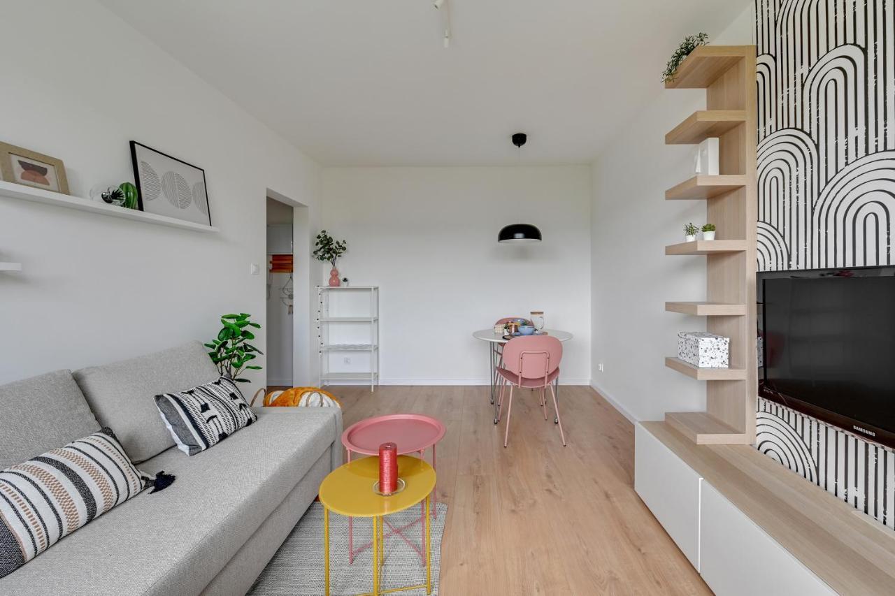 One-Bedroom Apartment,1242566437:JPEG