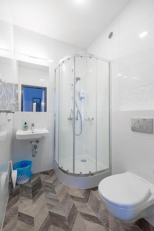 Quadruple Room Bathroom nr 1