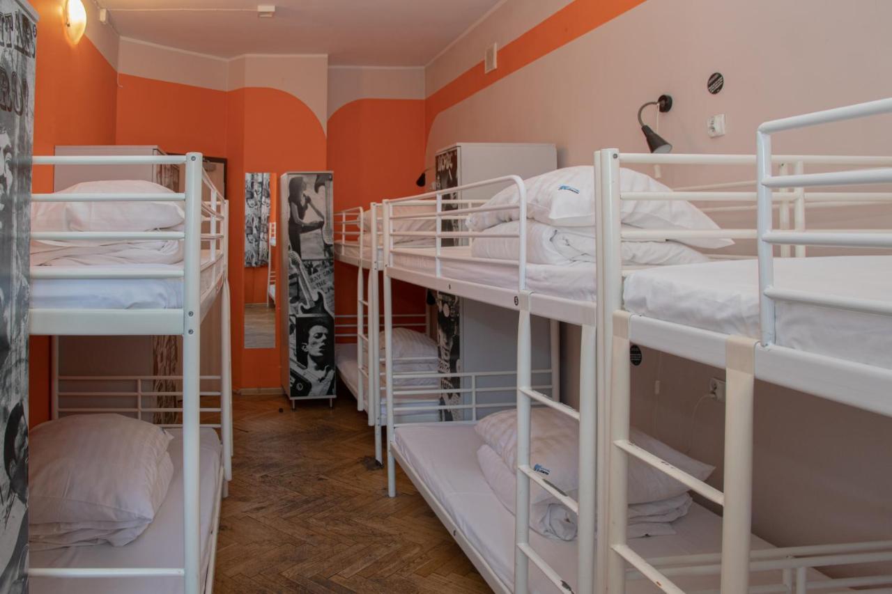 Bed 8-Bed Dormitory Room