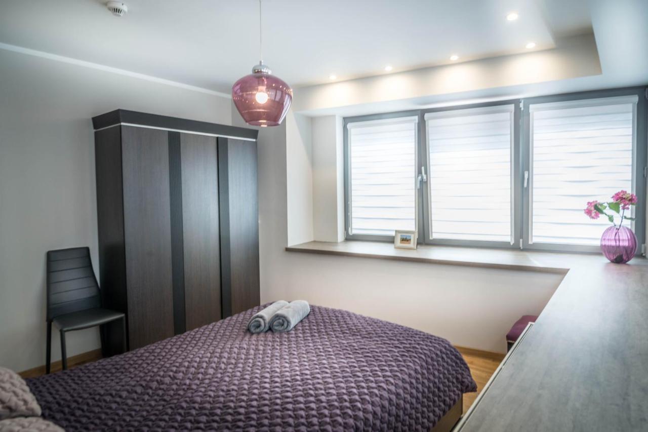 One-Bedroom Apartment,1424976633:JPEG