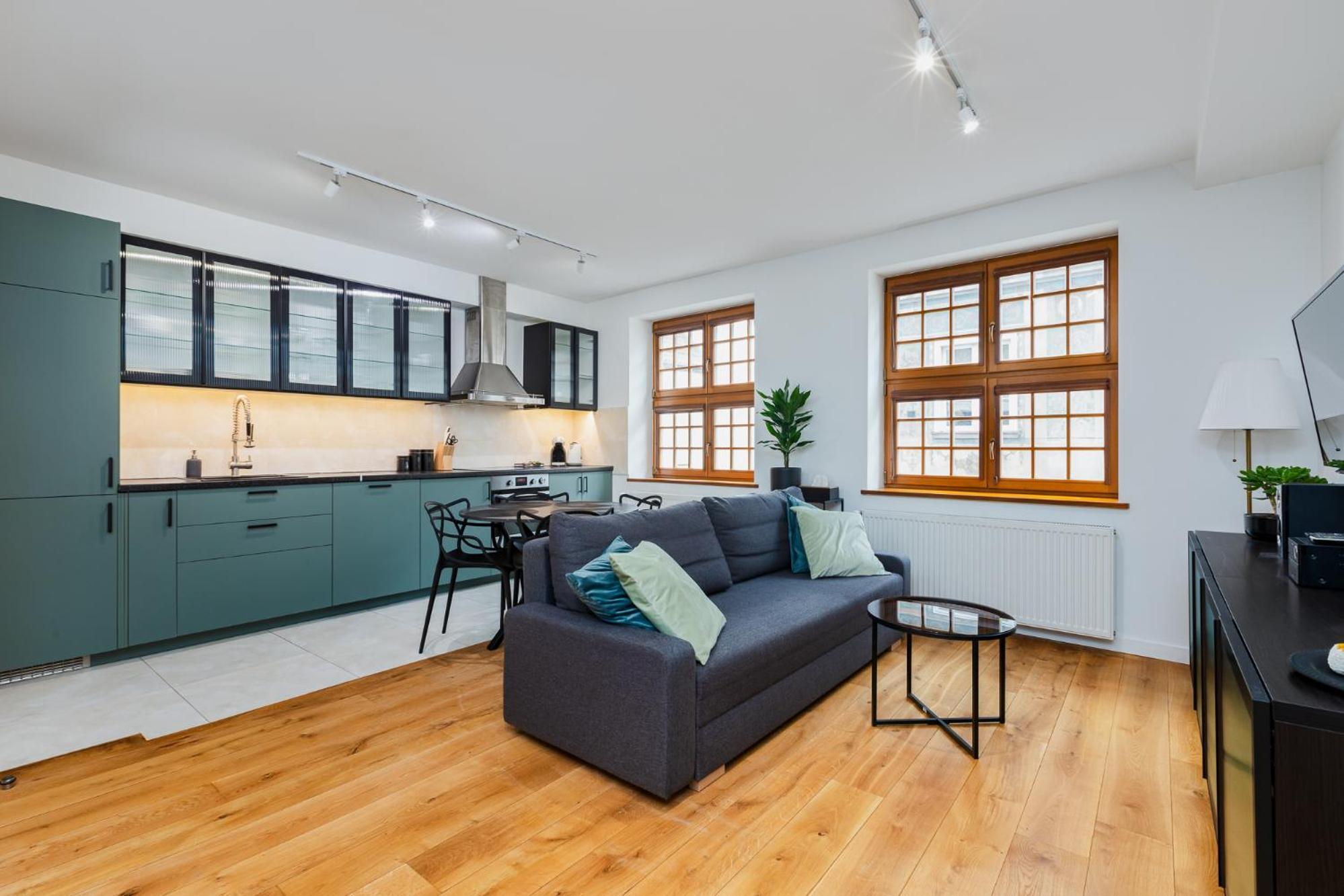One-Bedroom Apartment Old Town View