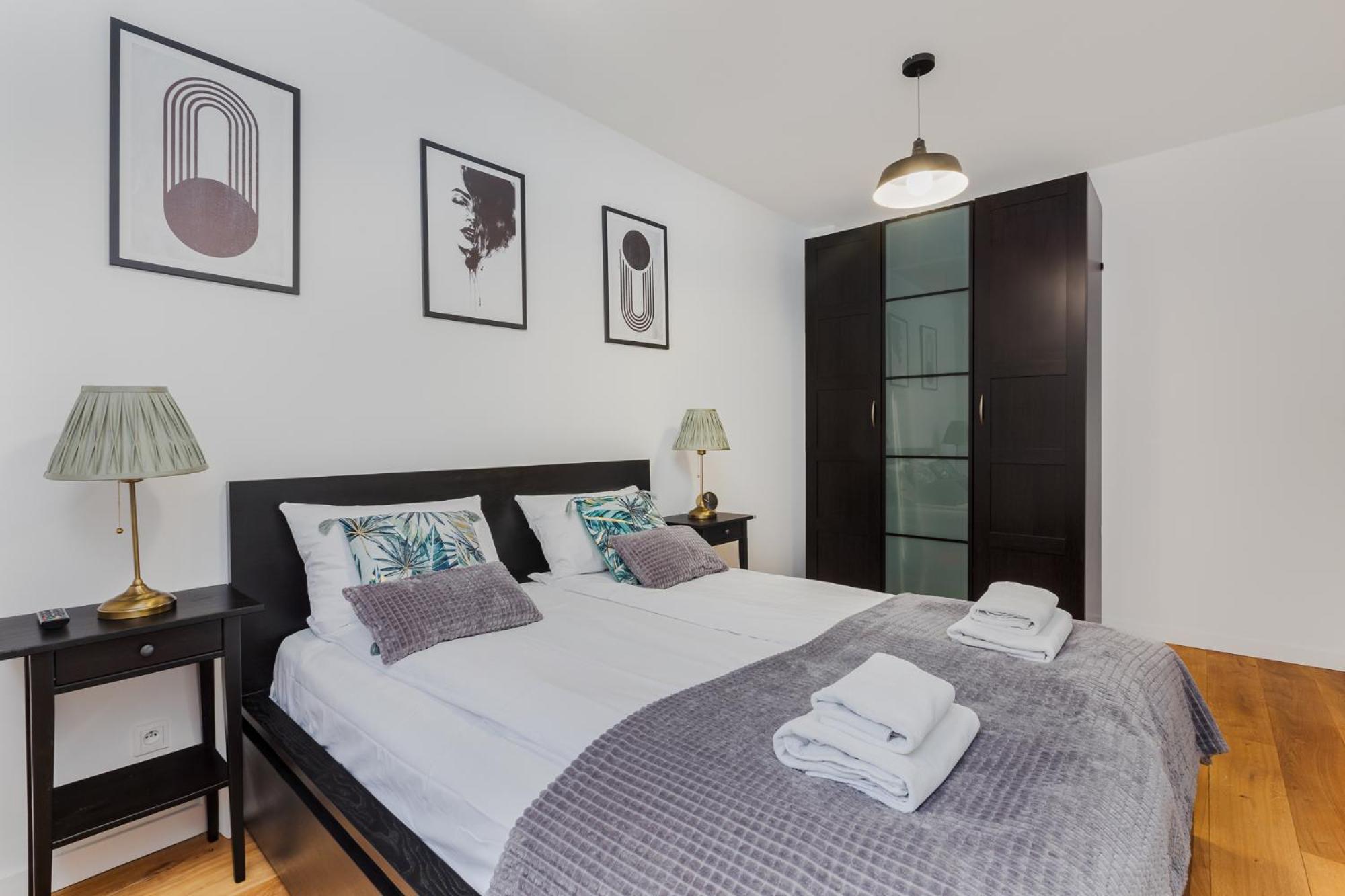 One-Bedroom Apartment Old Town View