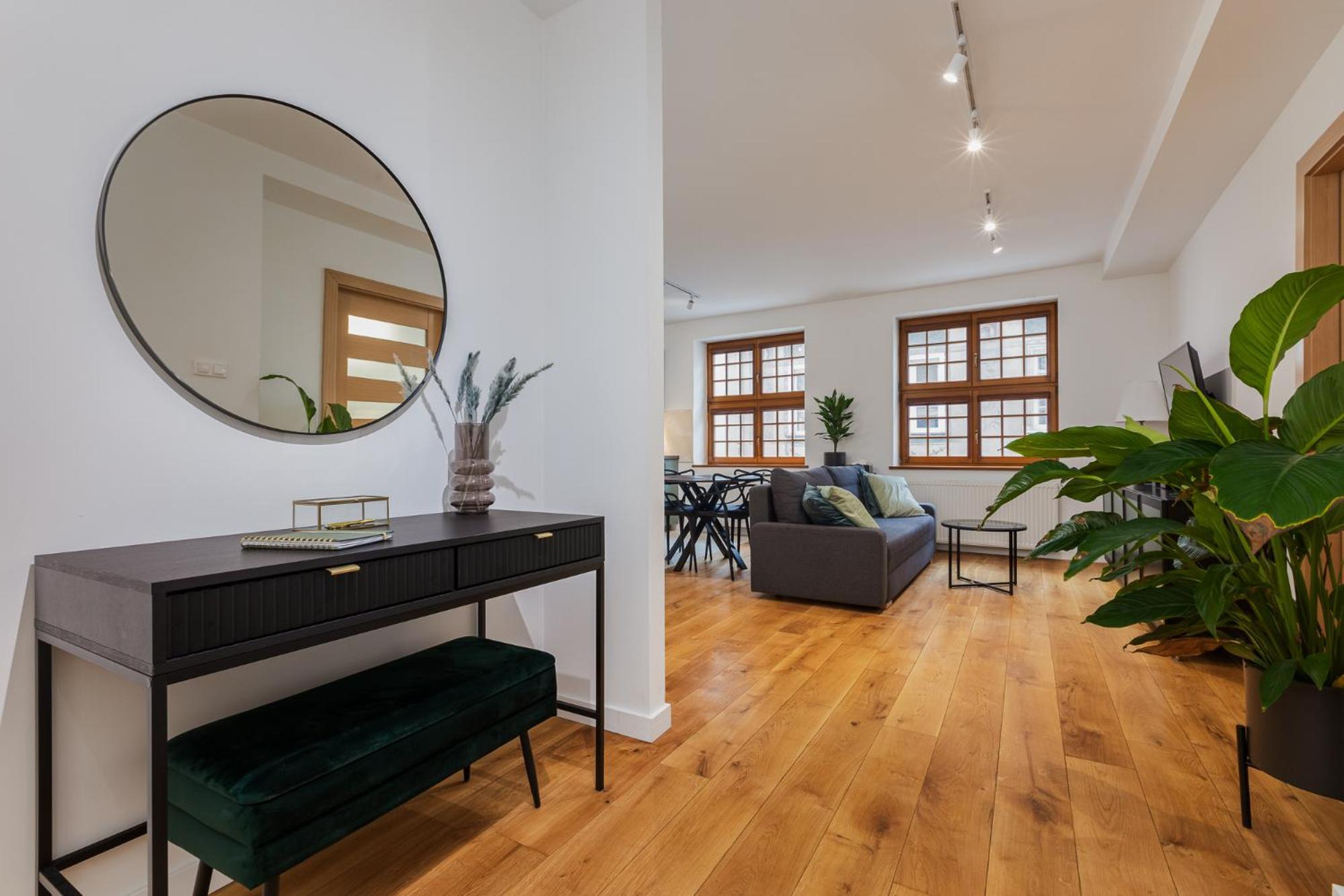 One-Bedroom Apartment Old Town View