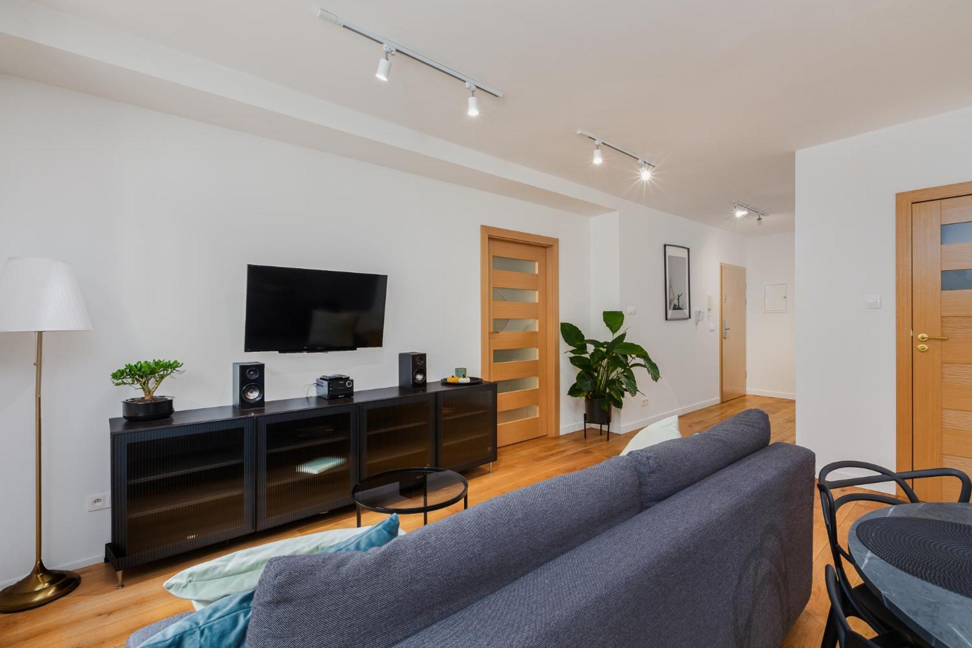 One-Bedroom Apartment Old Town View