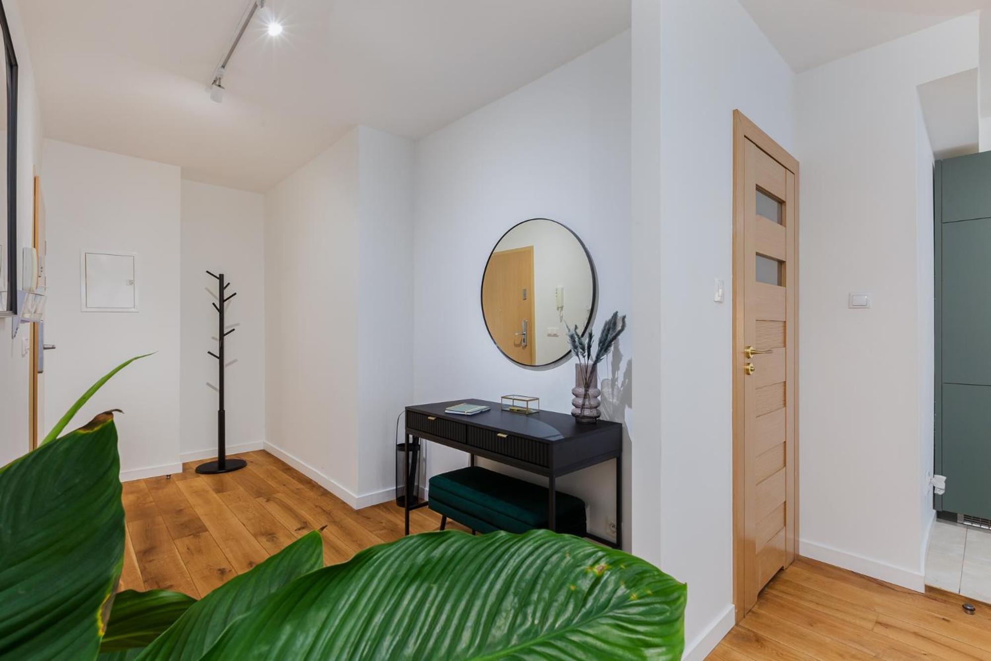 One-Bedroom Apartment Old Town View