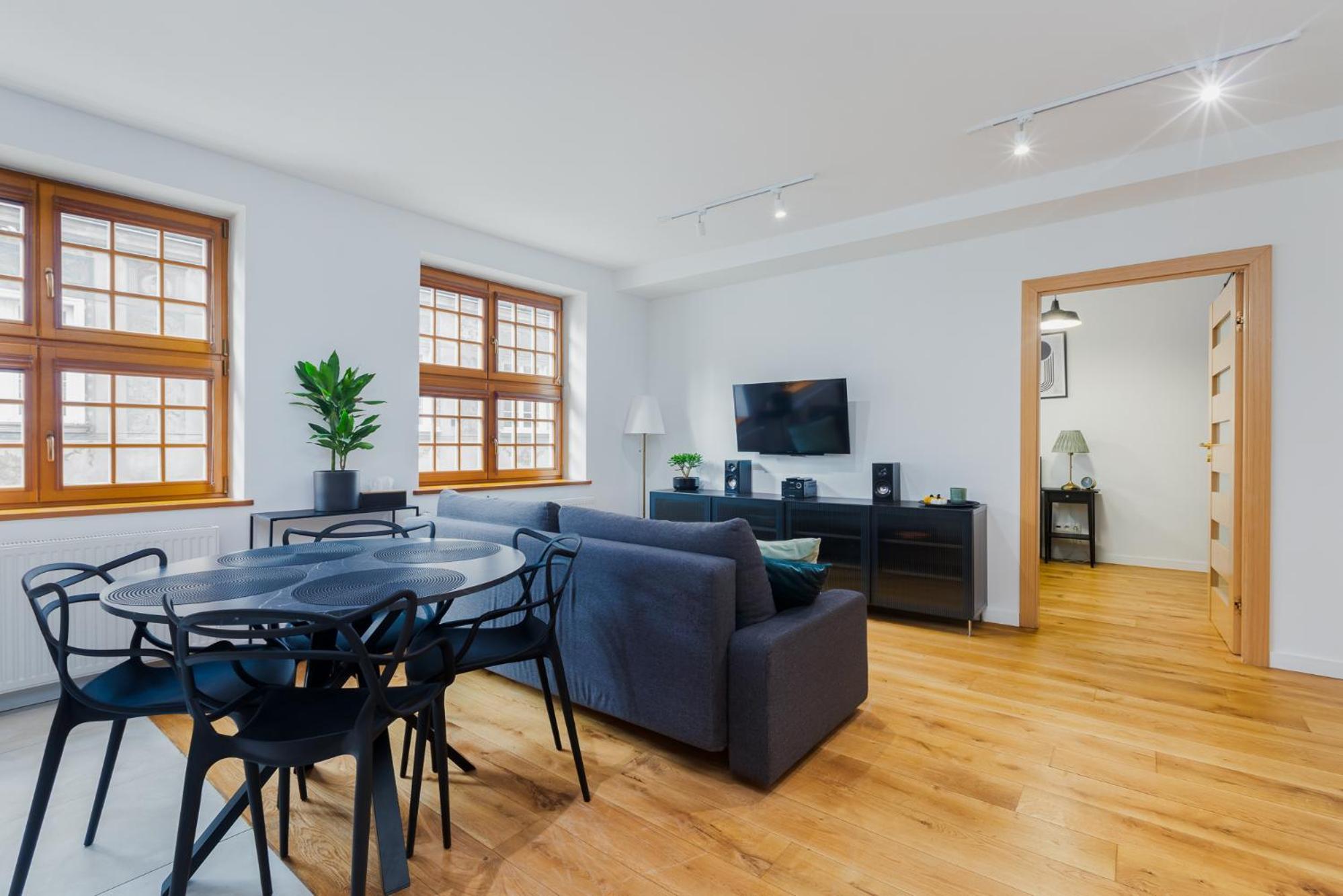 One-Bedroom Apartment Old Town View
