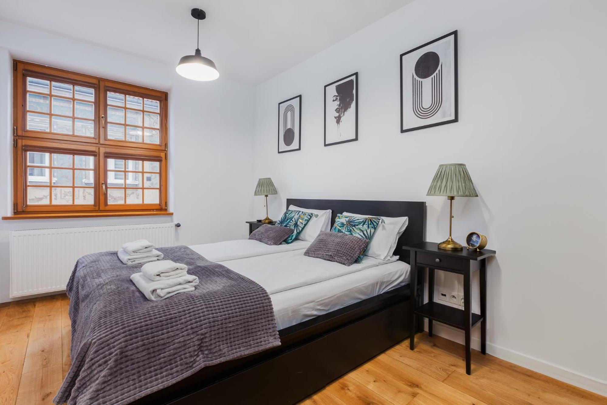 One-Bedroom Apartment Old Town View