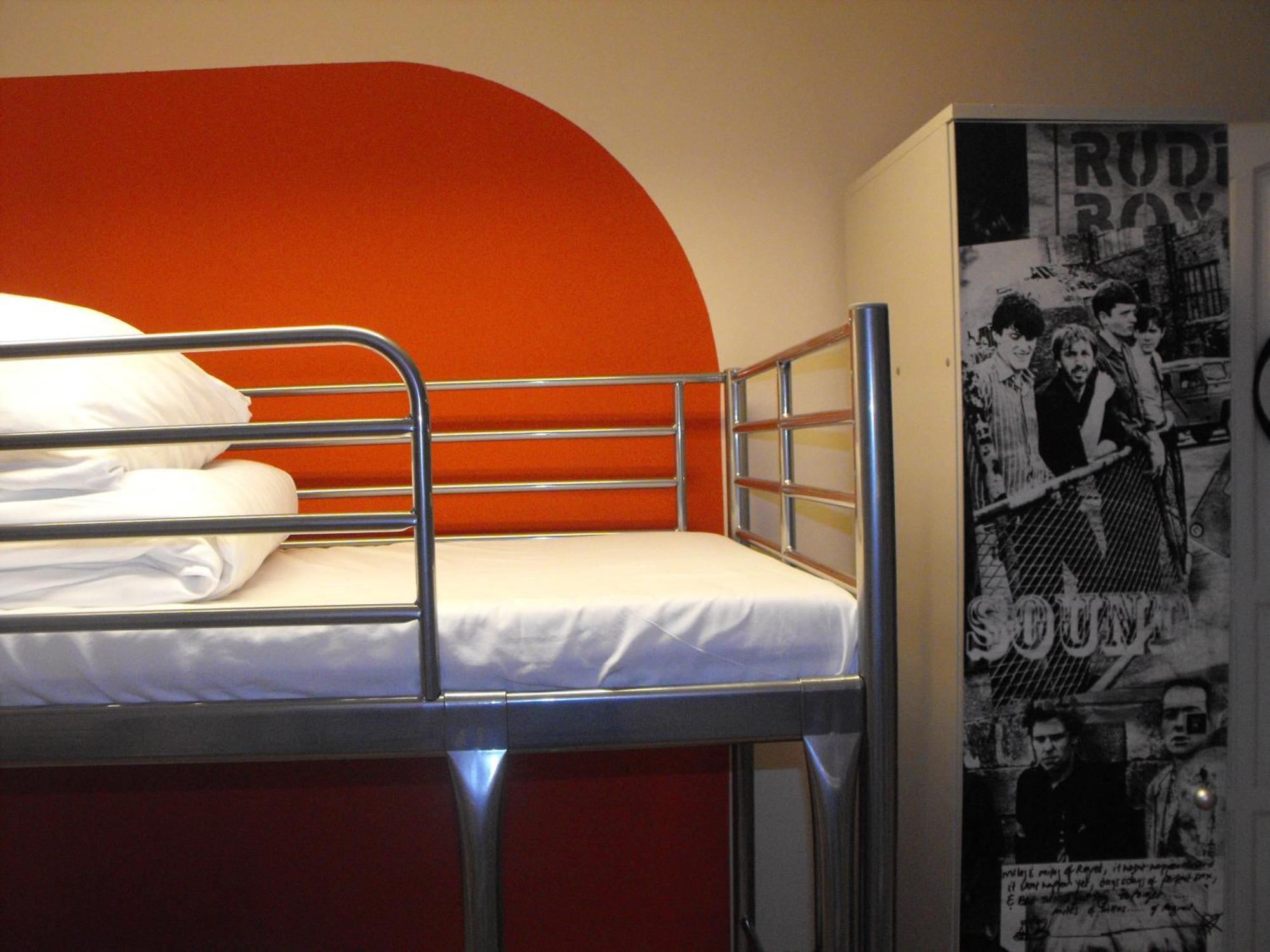 Bed 8-Bed Dormitory Room