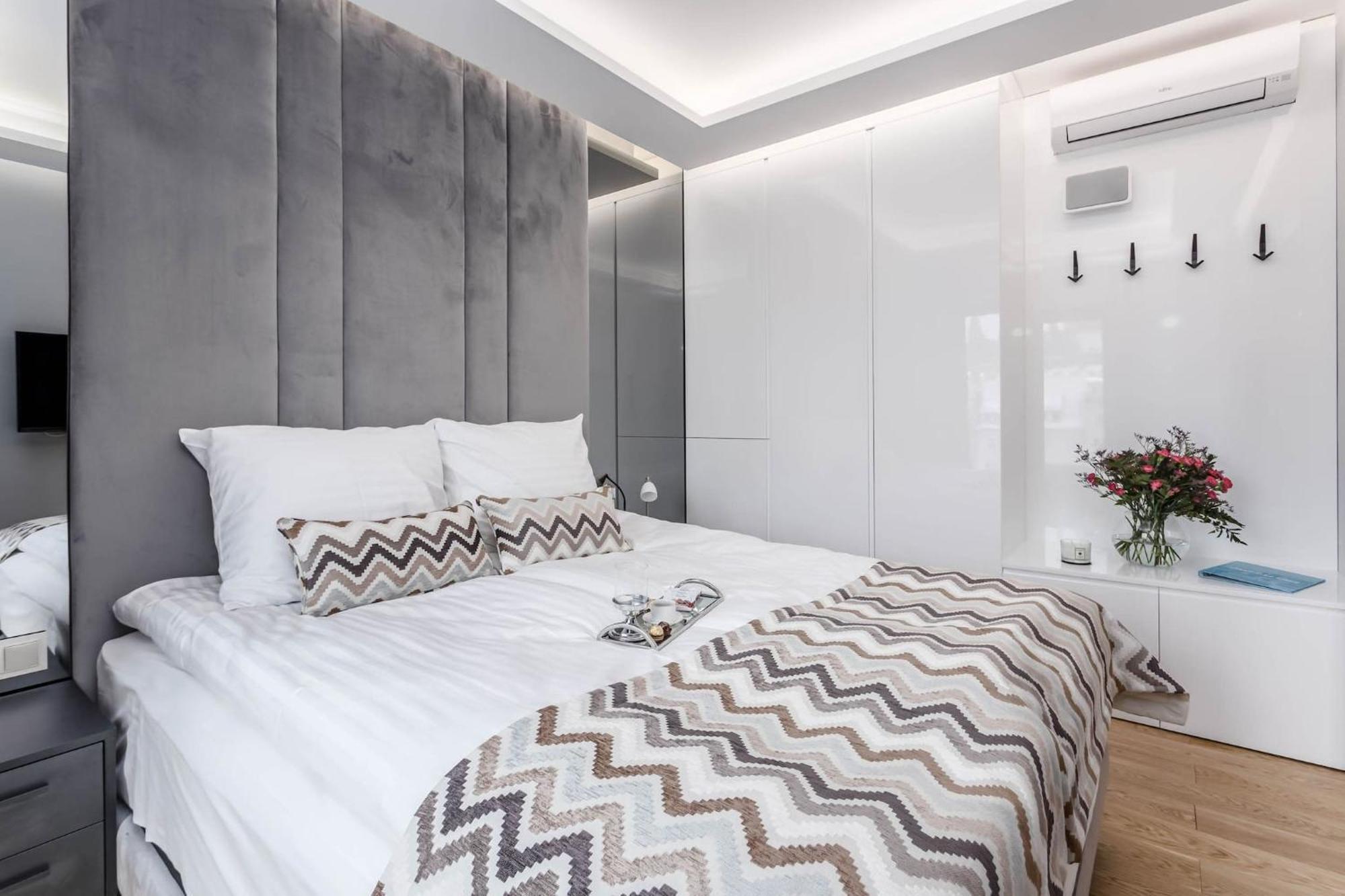 Superior One-Bedroom Apartment