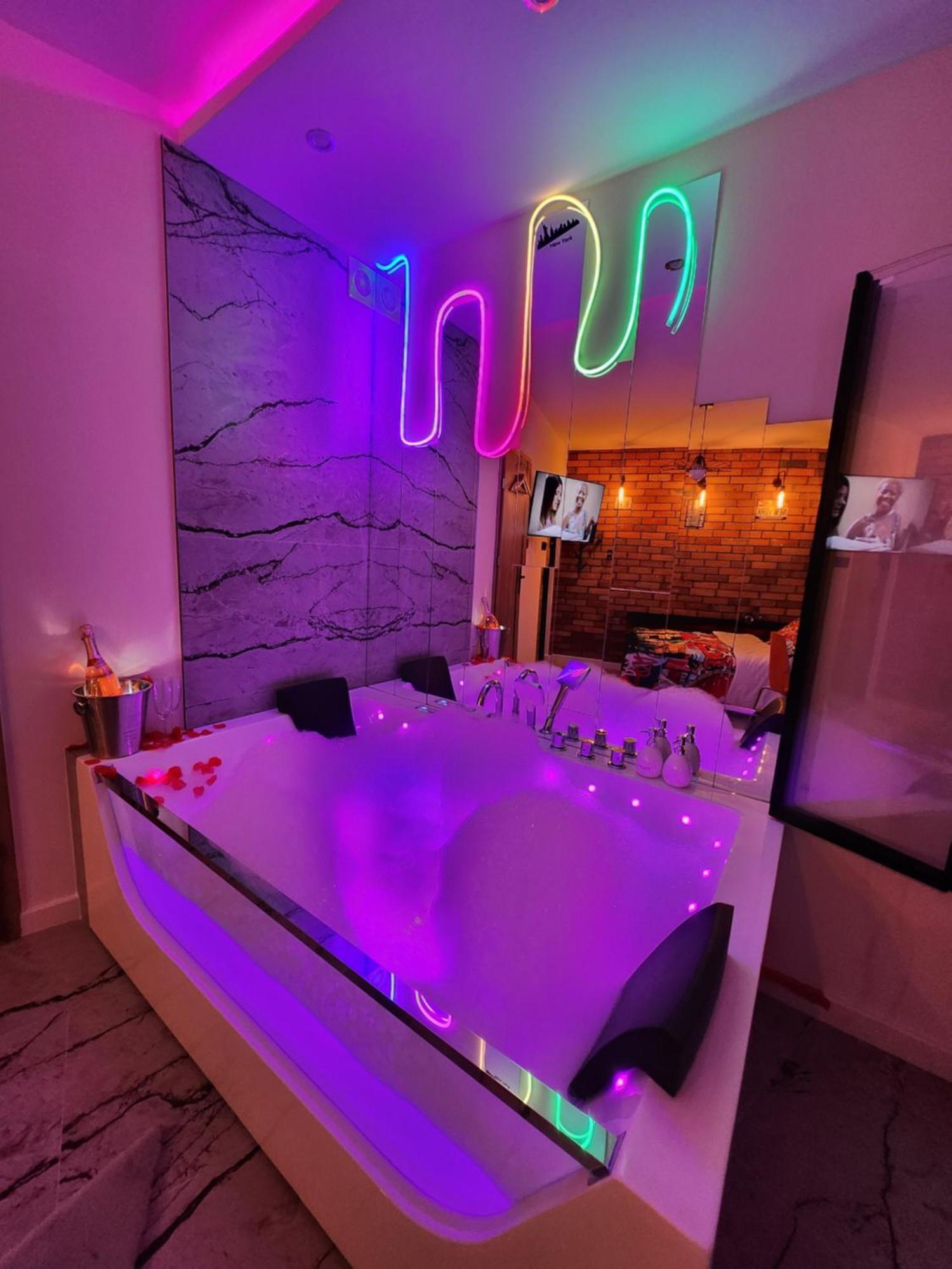 Studio Spa Bath