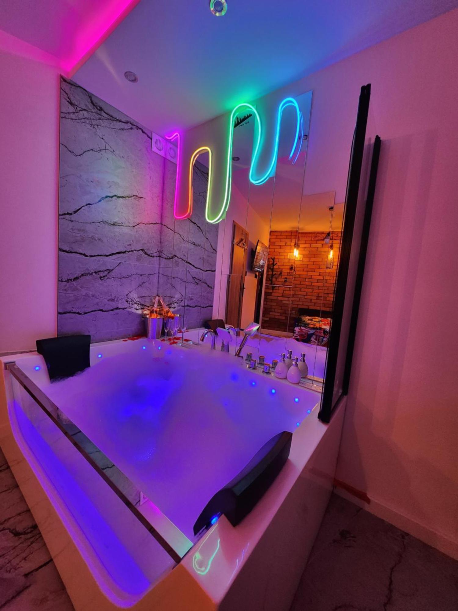 Studio Spa Bath
