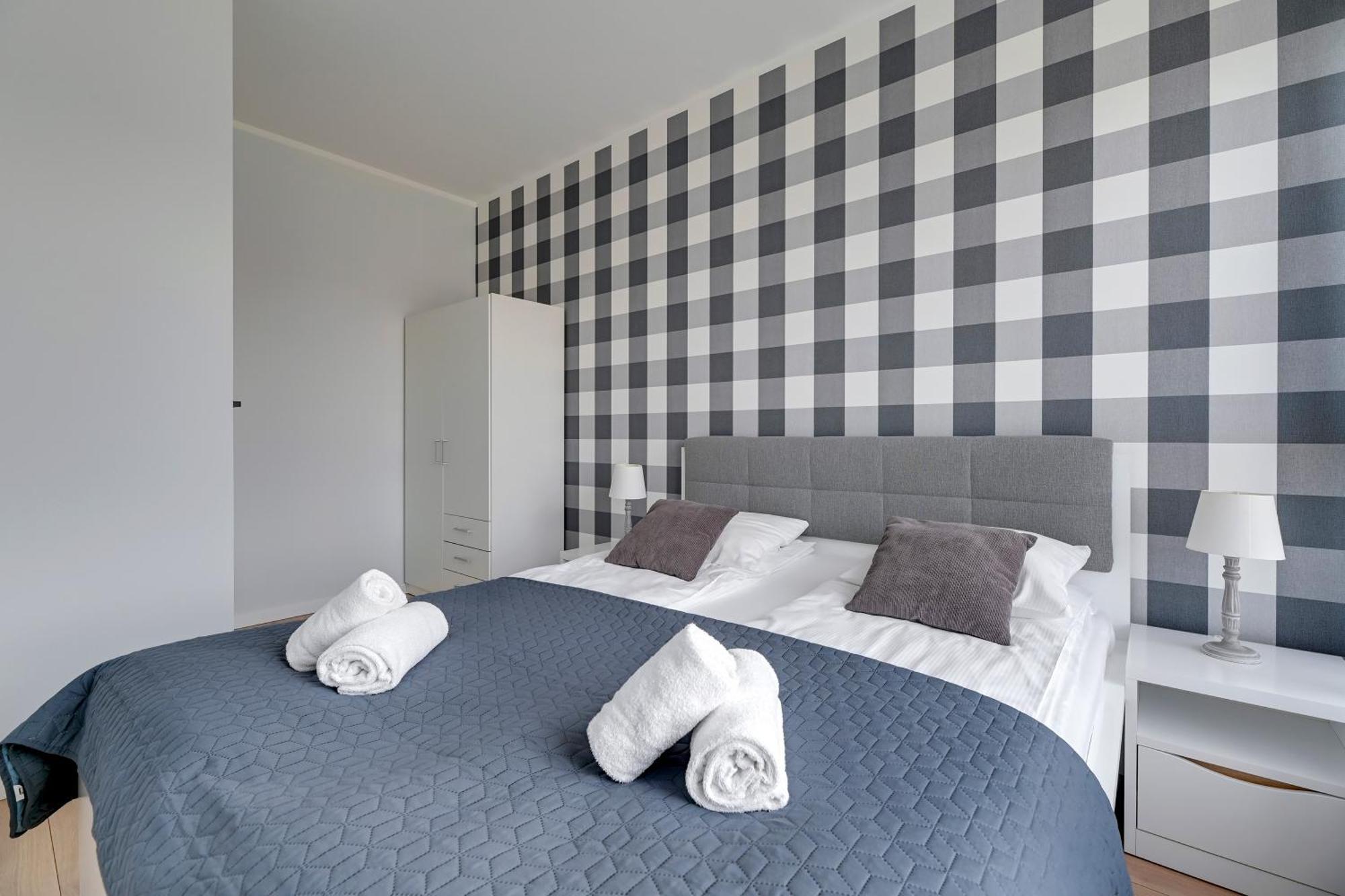 Deluxe One-Bedroom Apartment