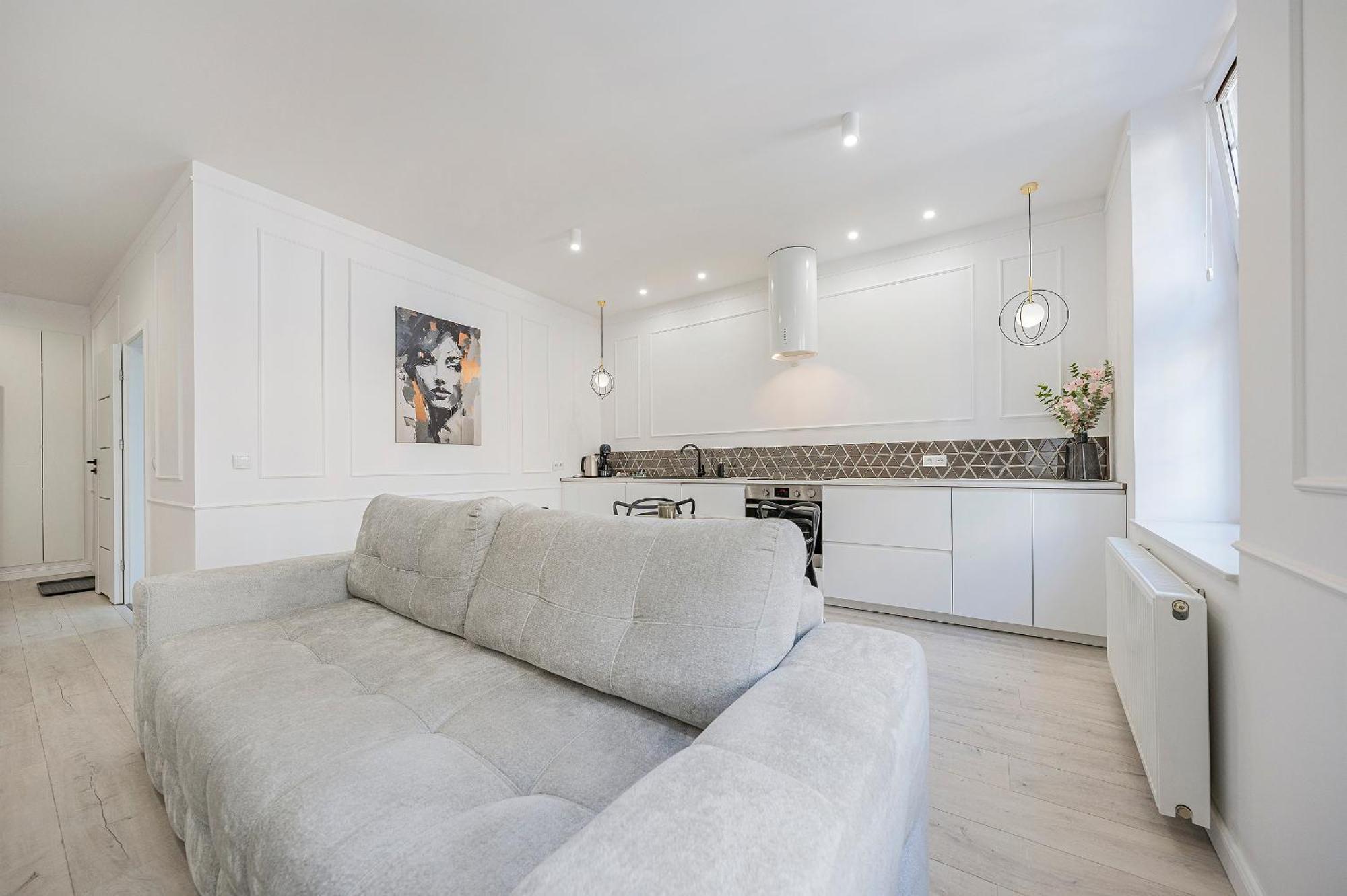 One-Bedroom Apartment Old Town View