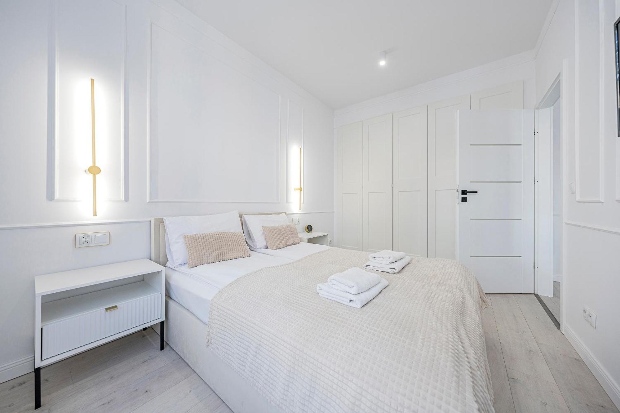 One-Bedroom Apartment Old Town View