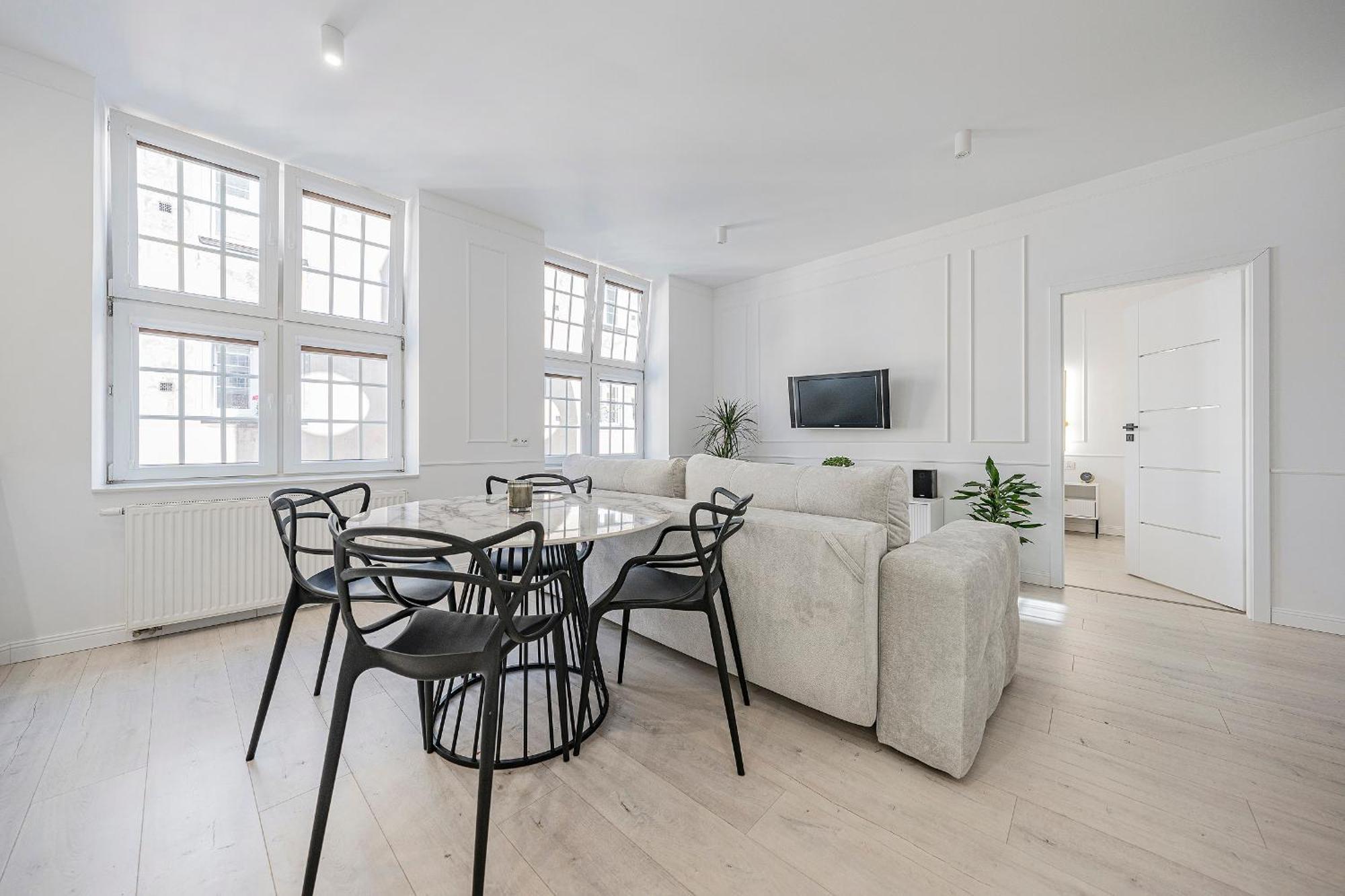 One-Bedroom Apartment Old Town View