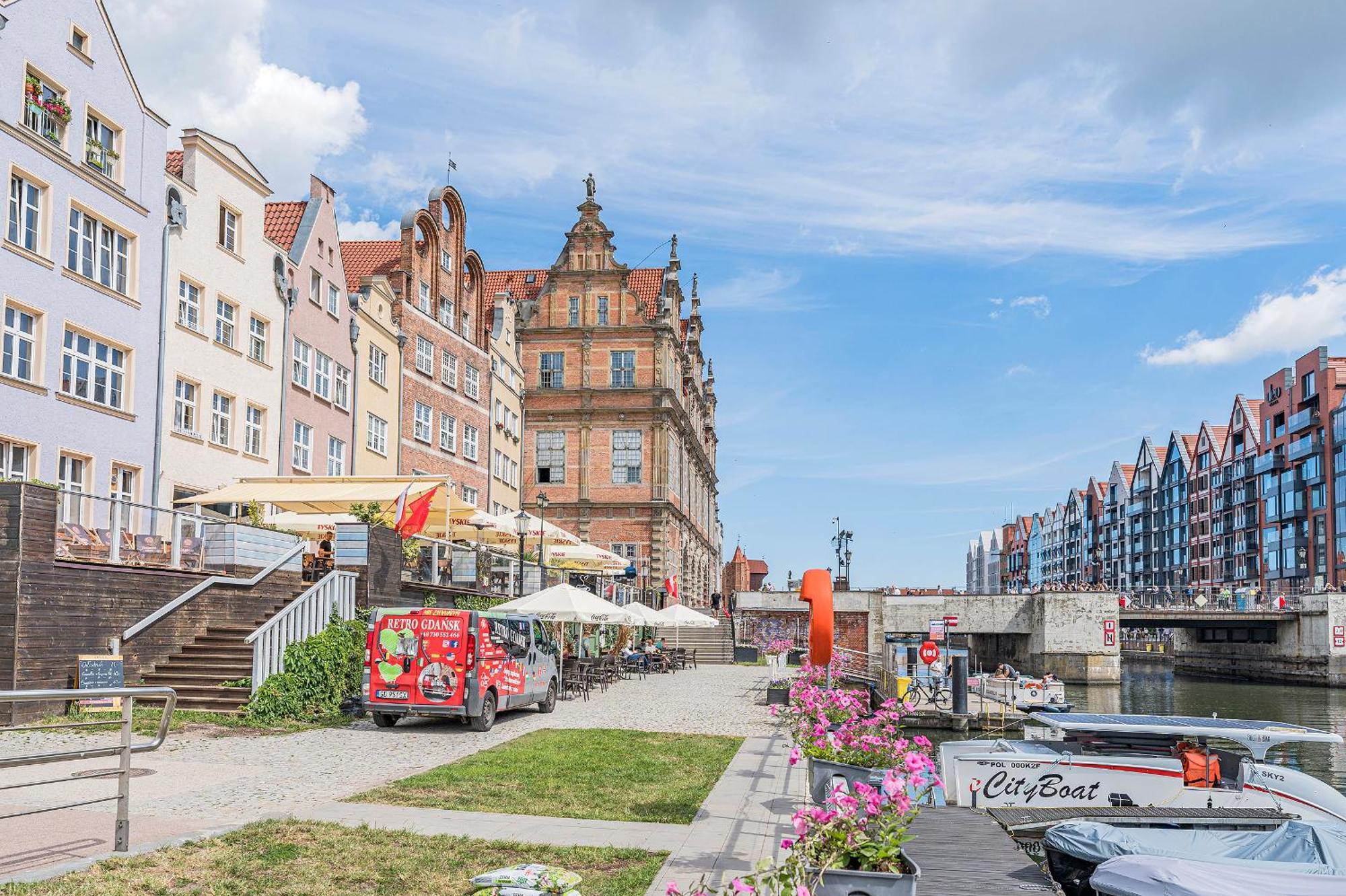 One-Bedroom Apartment Old Town View