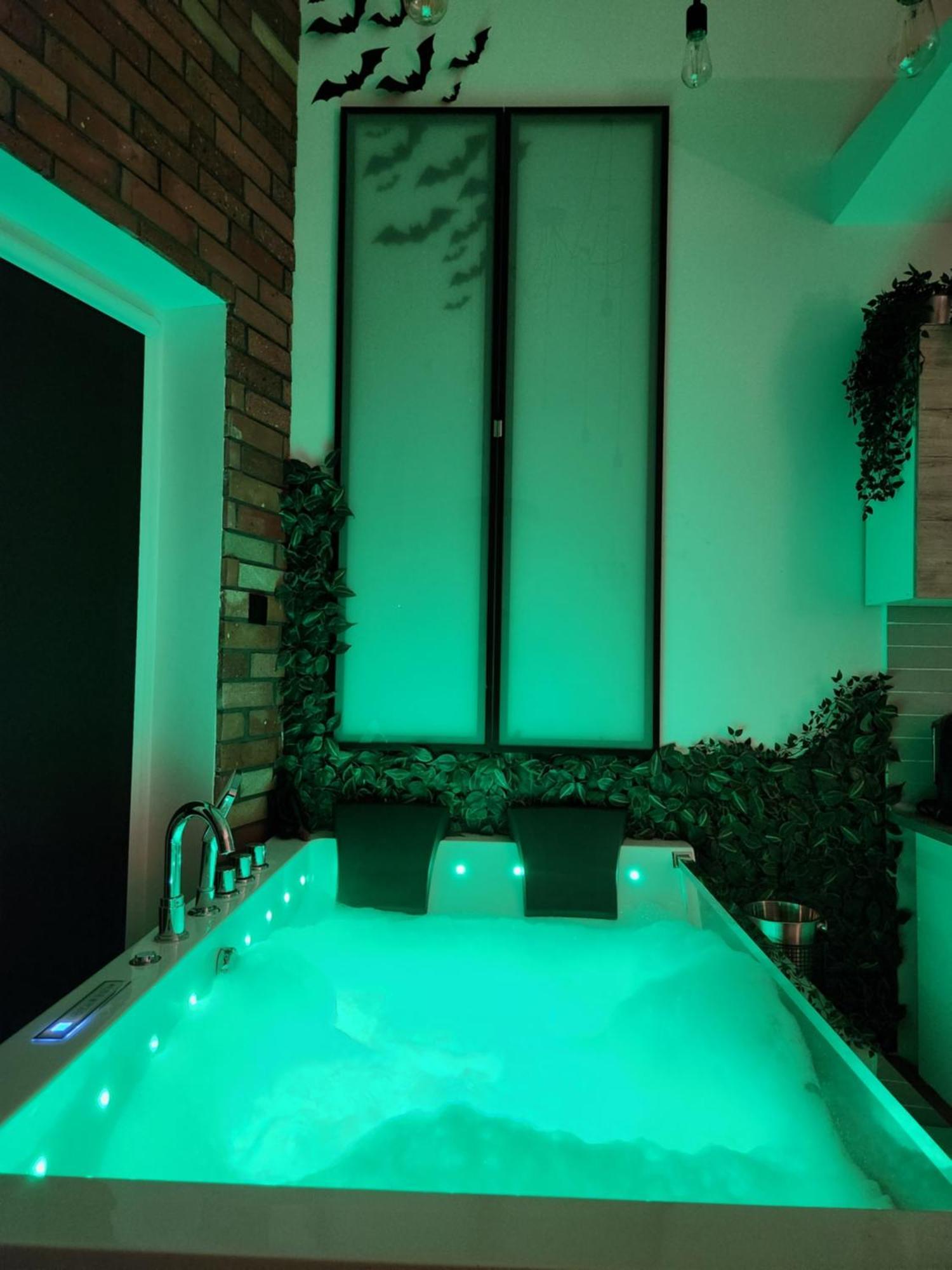 King Room Spa Bath