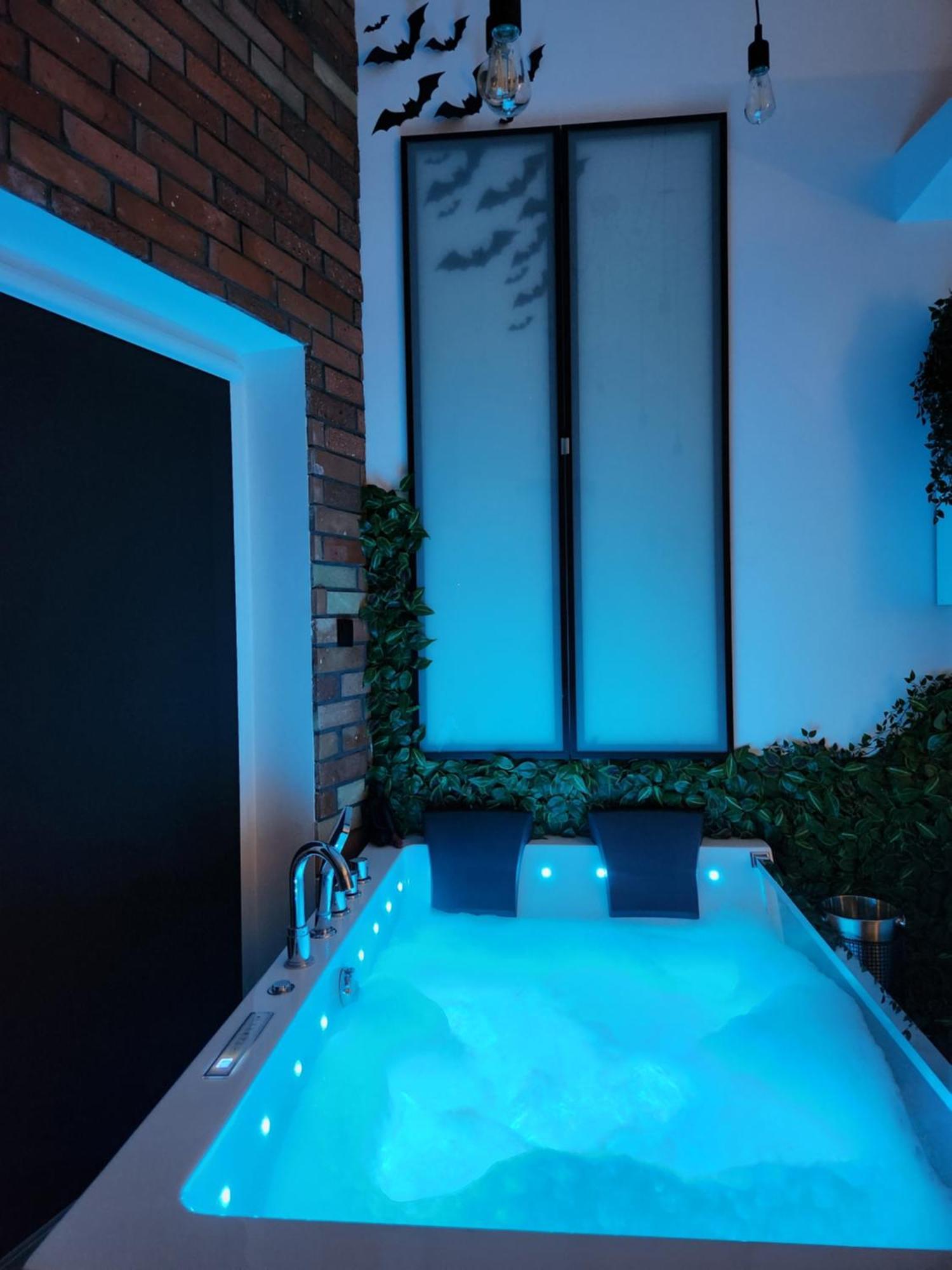 King Room Spa Bath