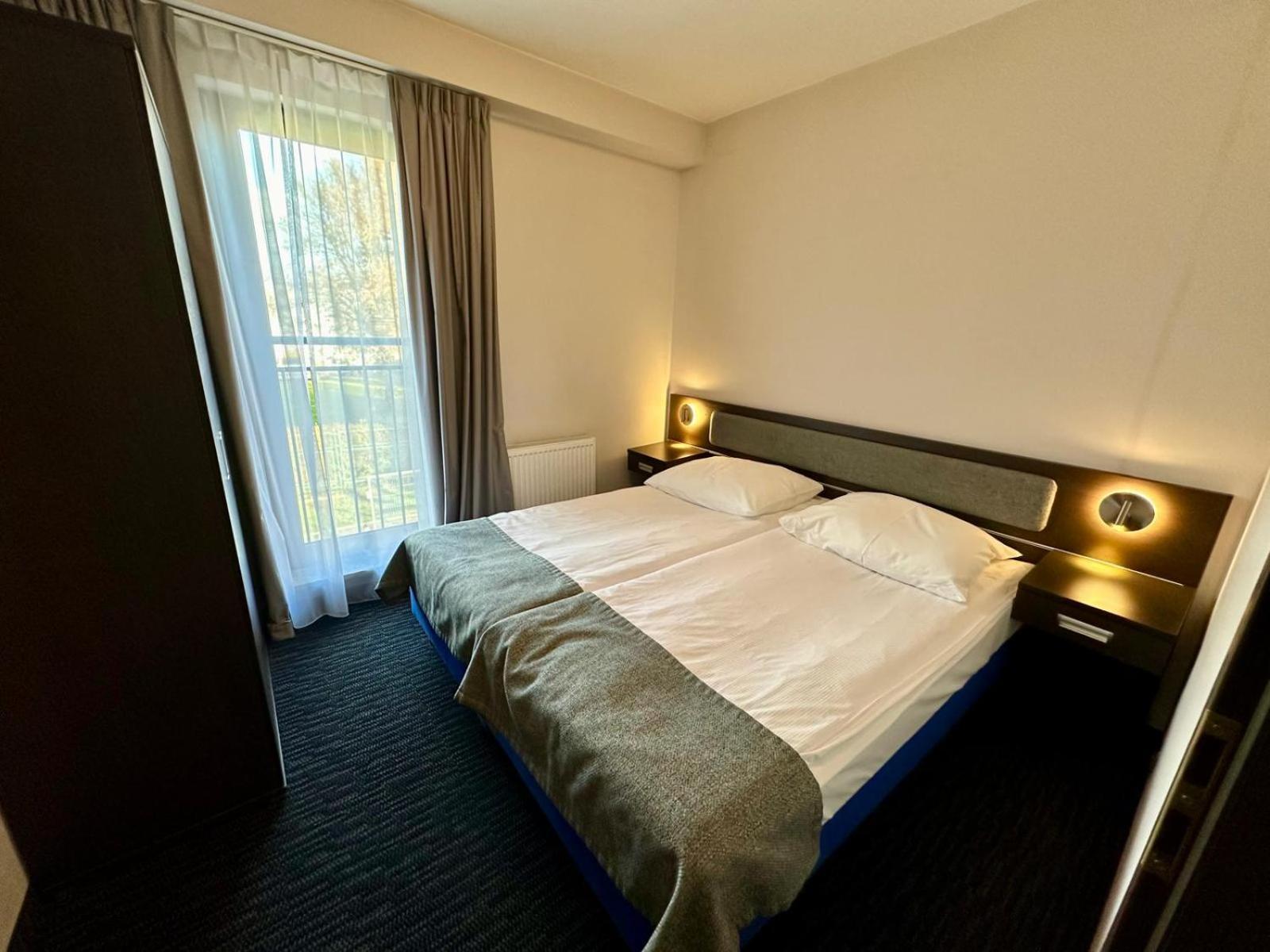 Studio Plus 2 Single Beds