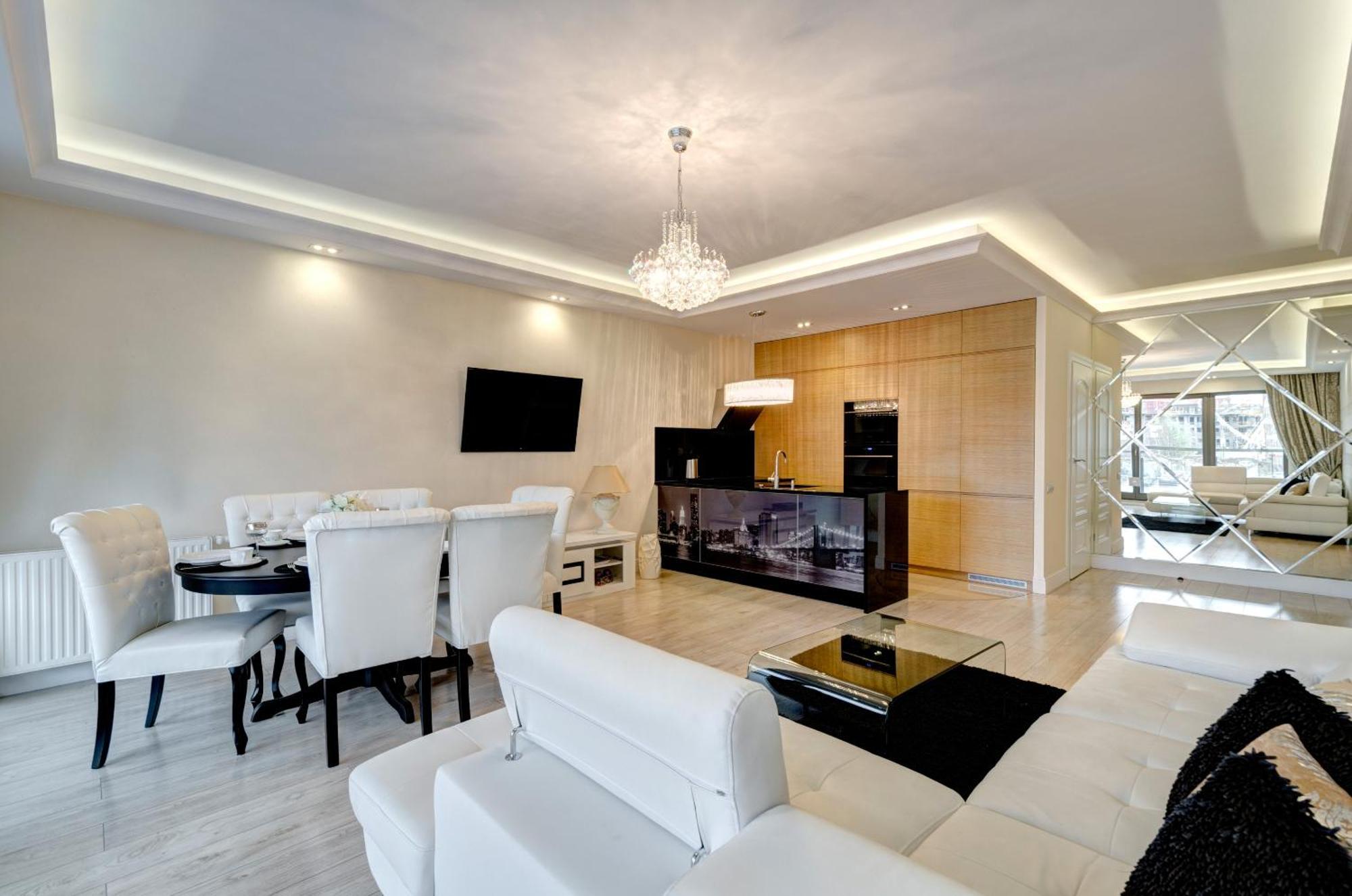 Premier Three-Bedroom Apartment River View Balcony