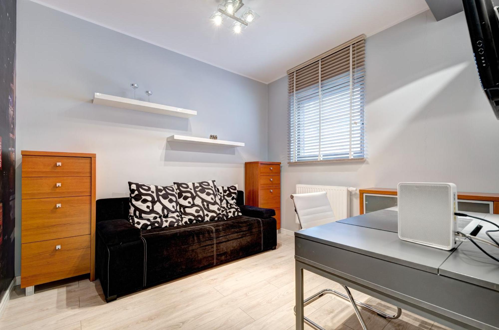 Premier Three-Bedroom Apartment River View Balcony