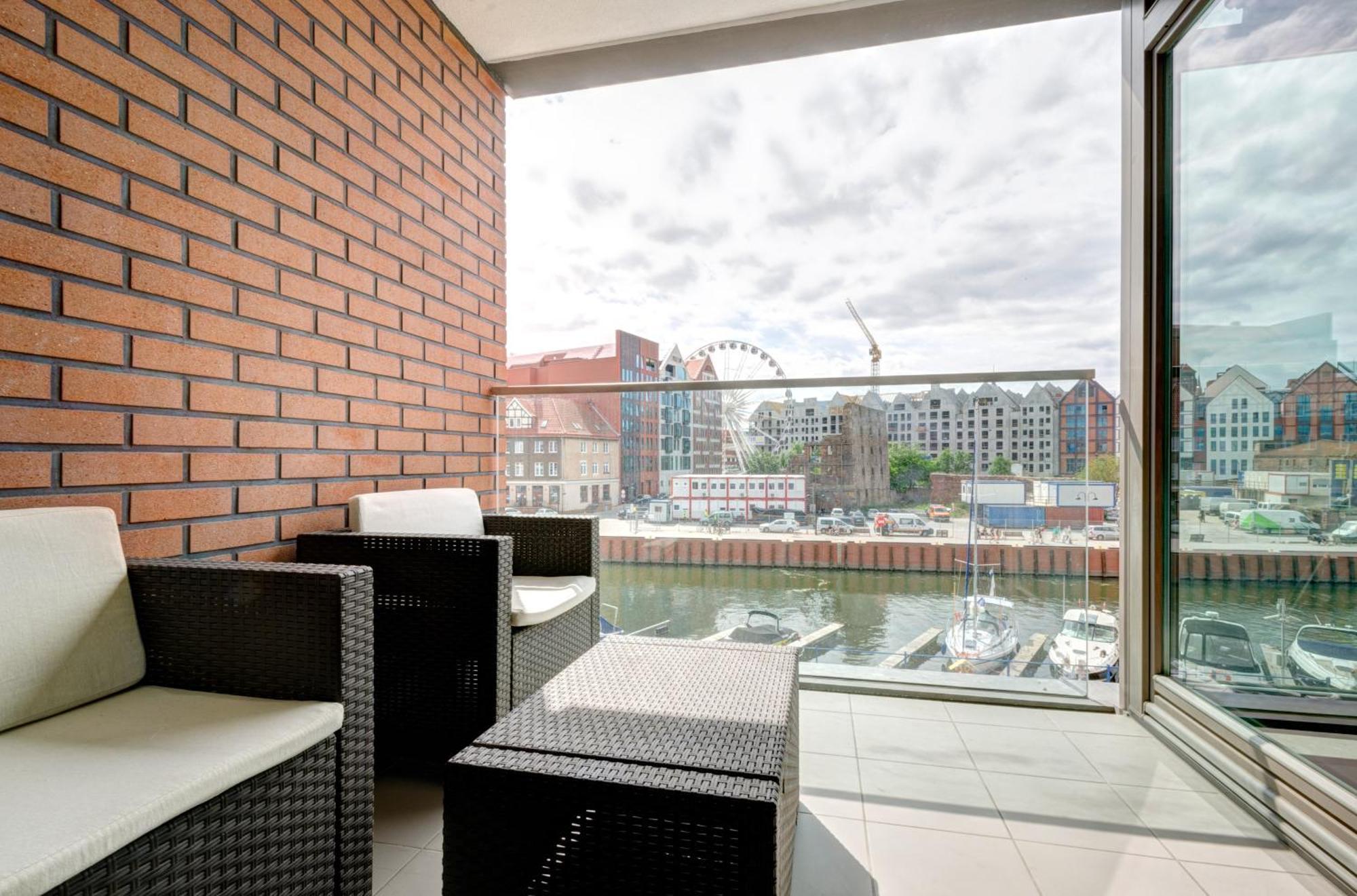 Premier Two-Bedroom Apartment River View Balcony