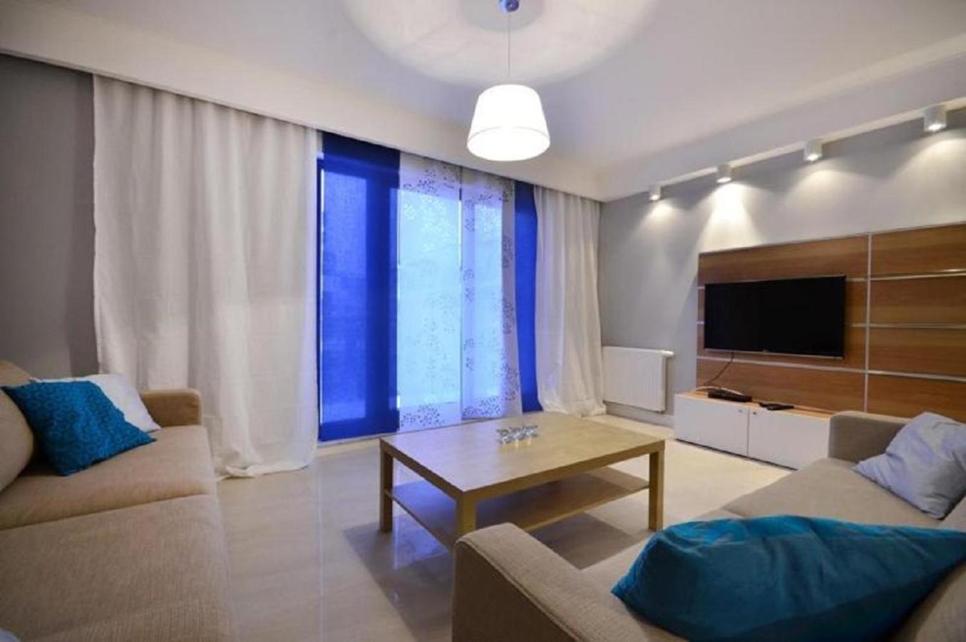 Deluxe One-Bedroom Apartment