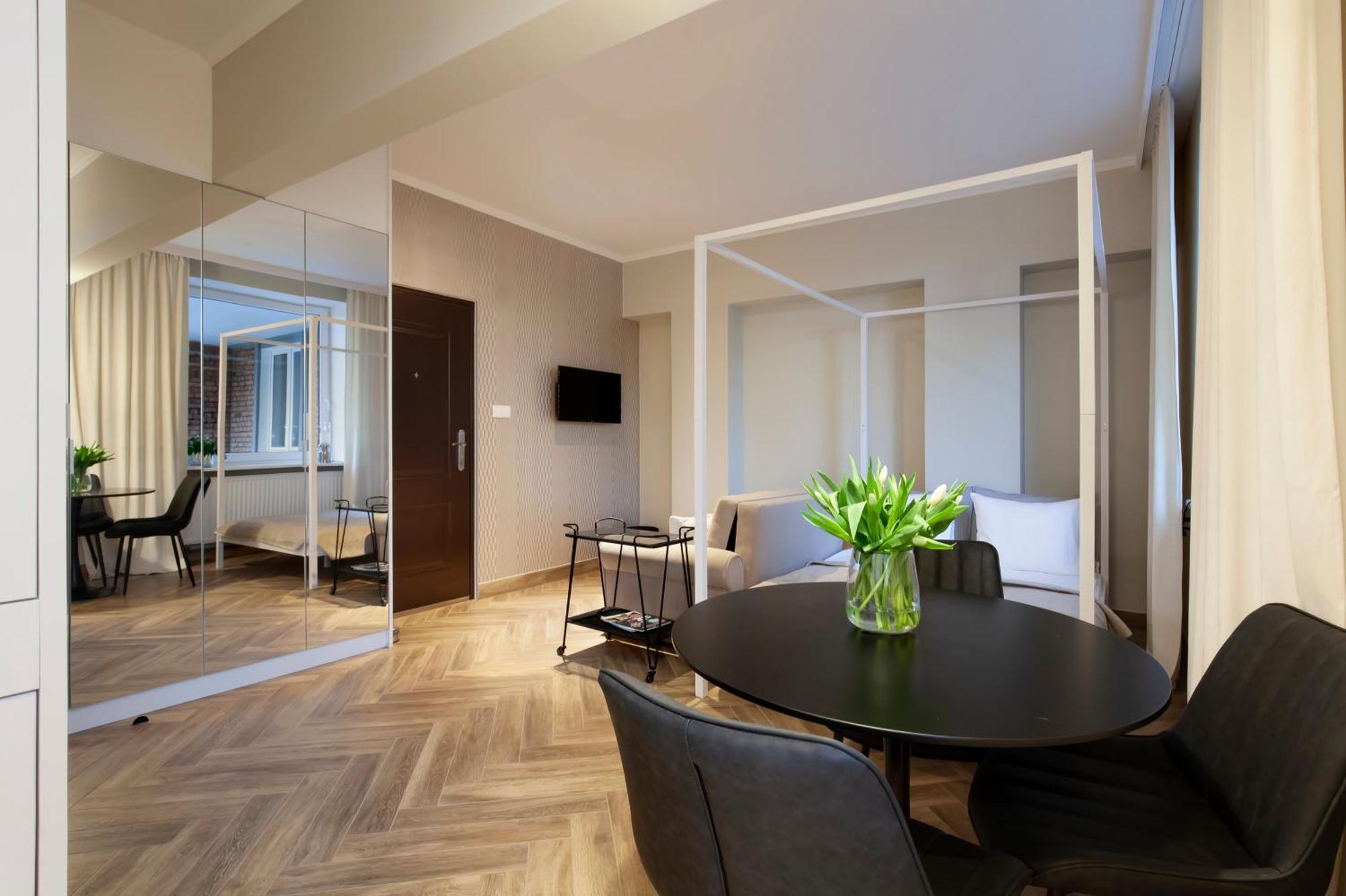 Studio Apartment Podwale Staromiejskie 109 or 112BC