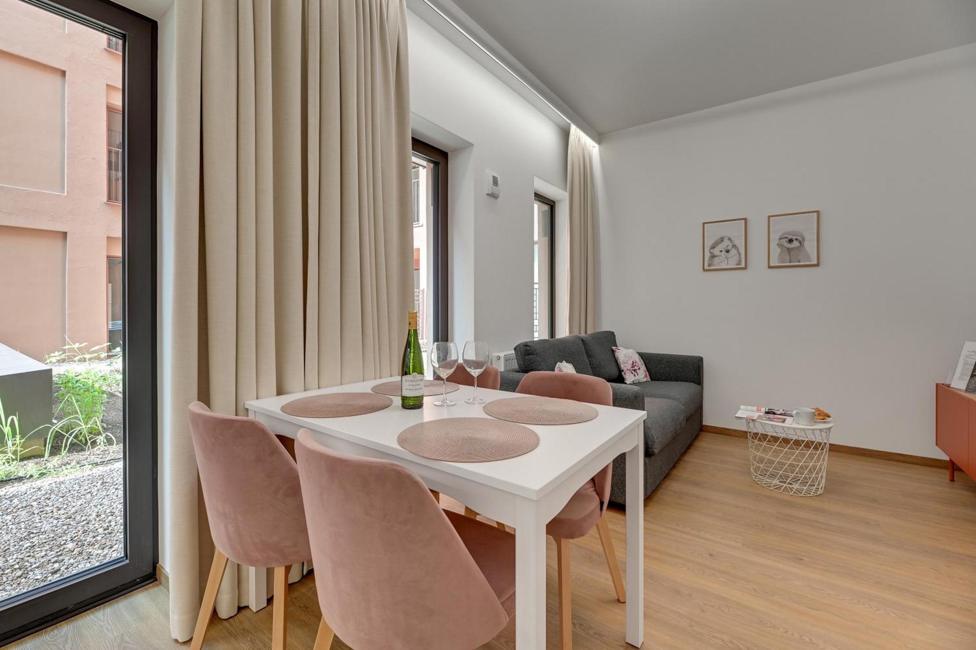 One-Bedroom Apartment Garden