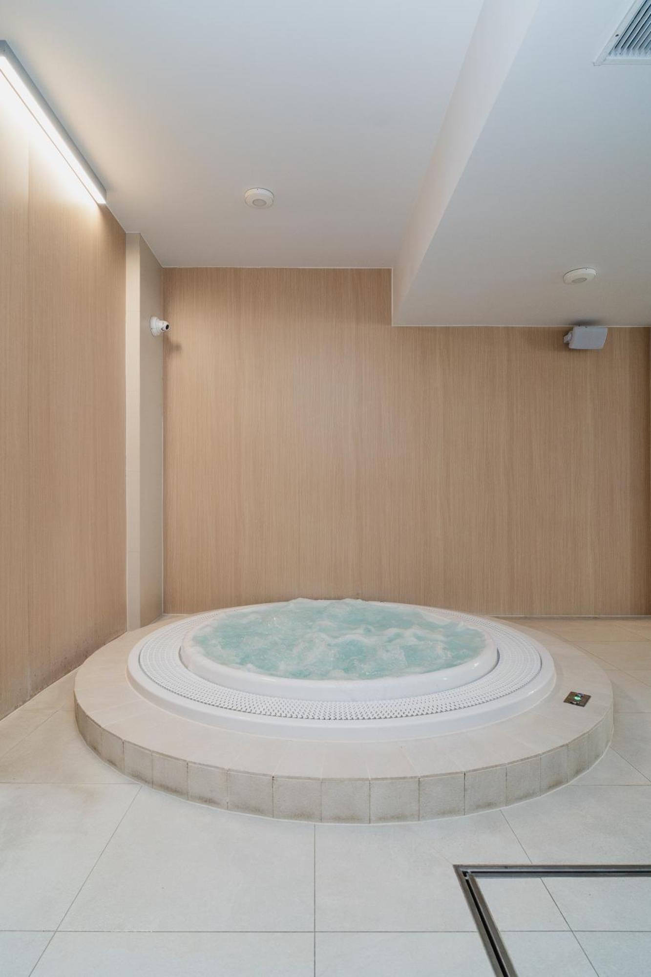 One-Bedroom Deluxe Apartment
