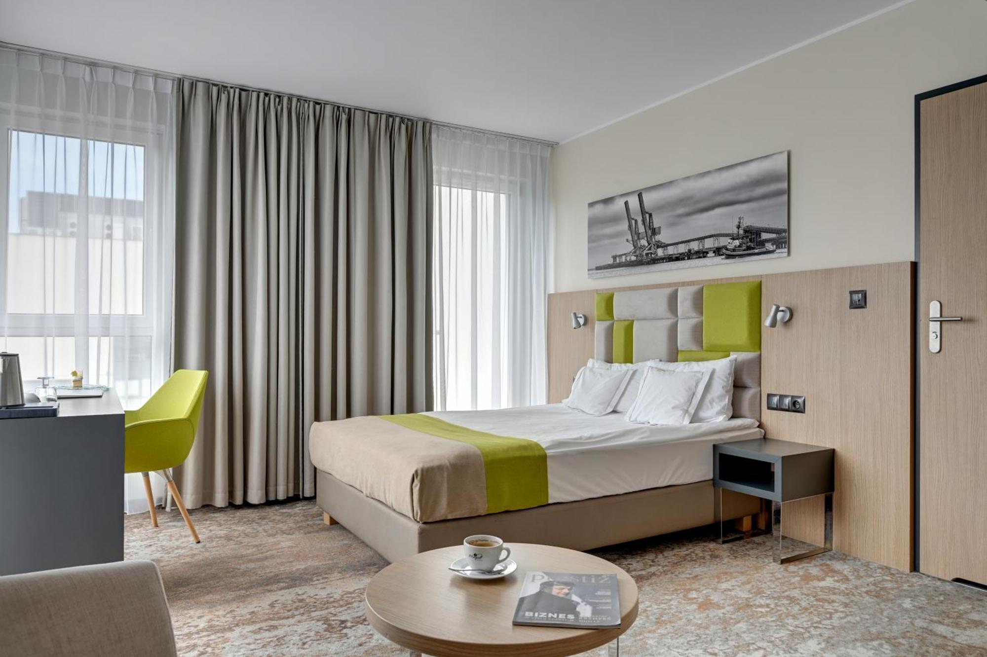 Standard Queen Room