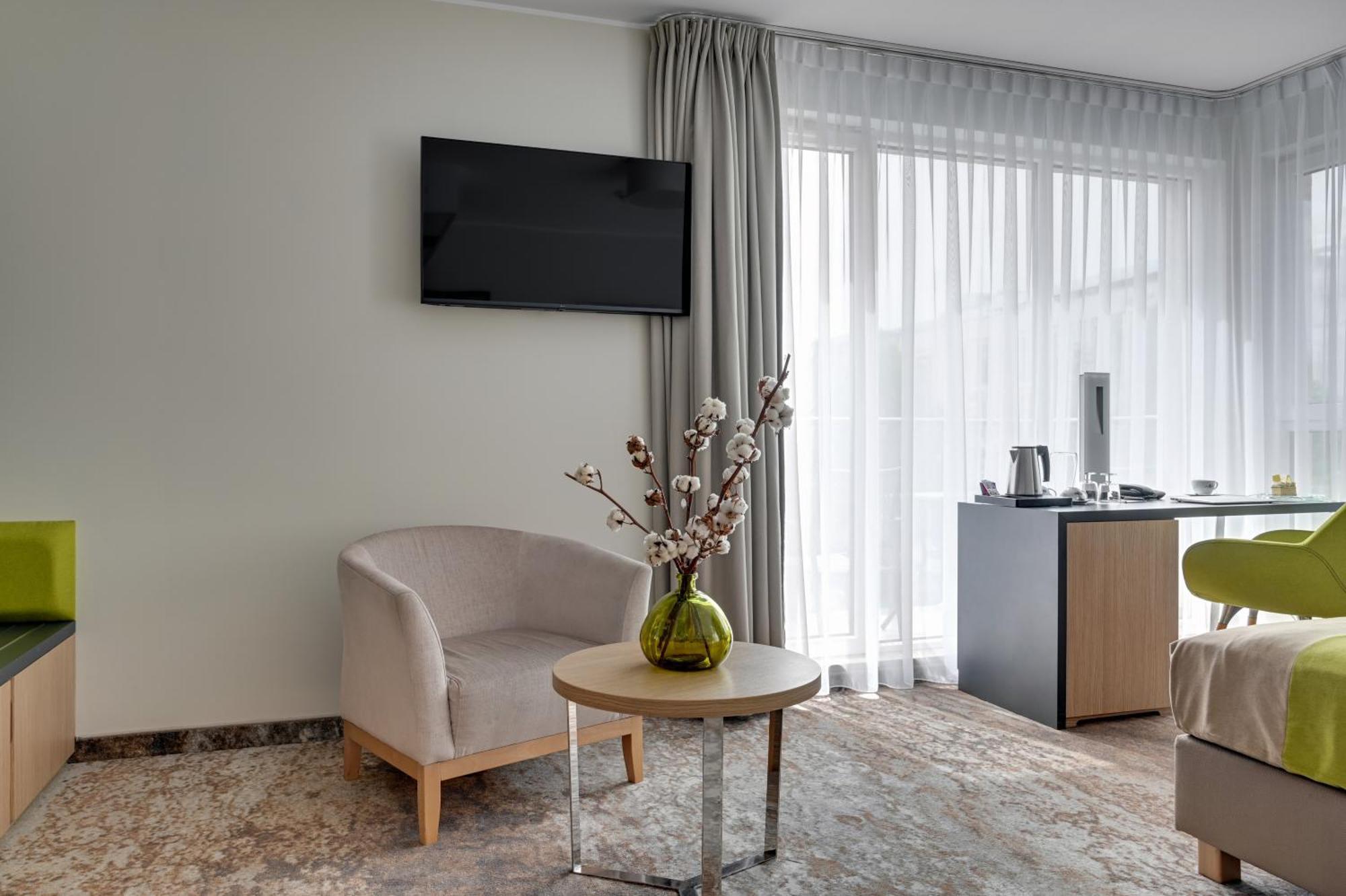 Standard Queen Room