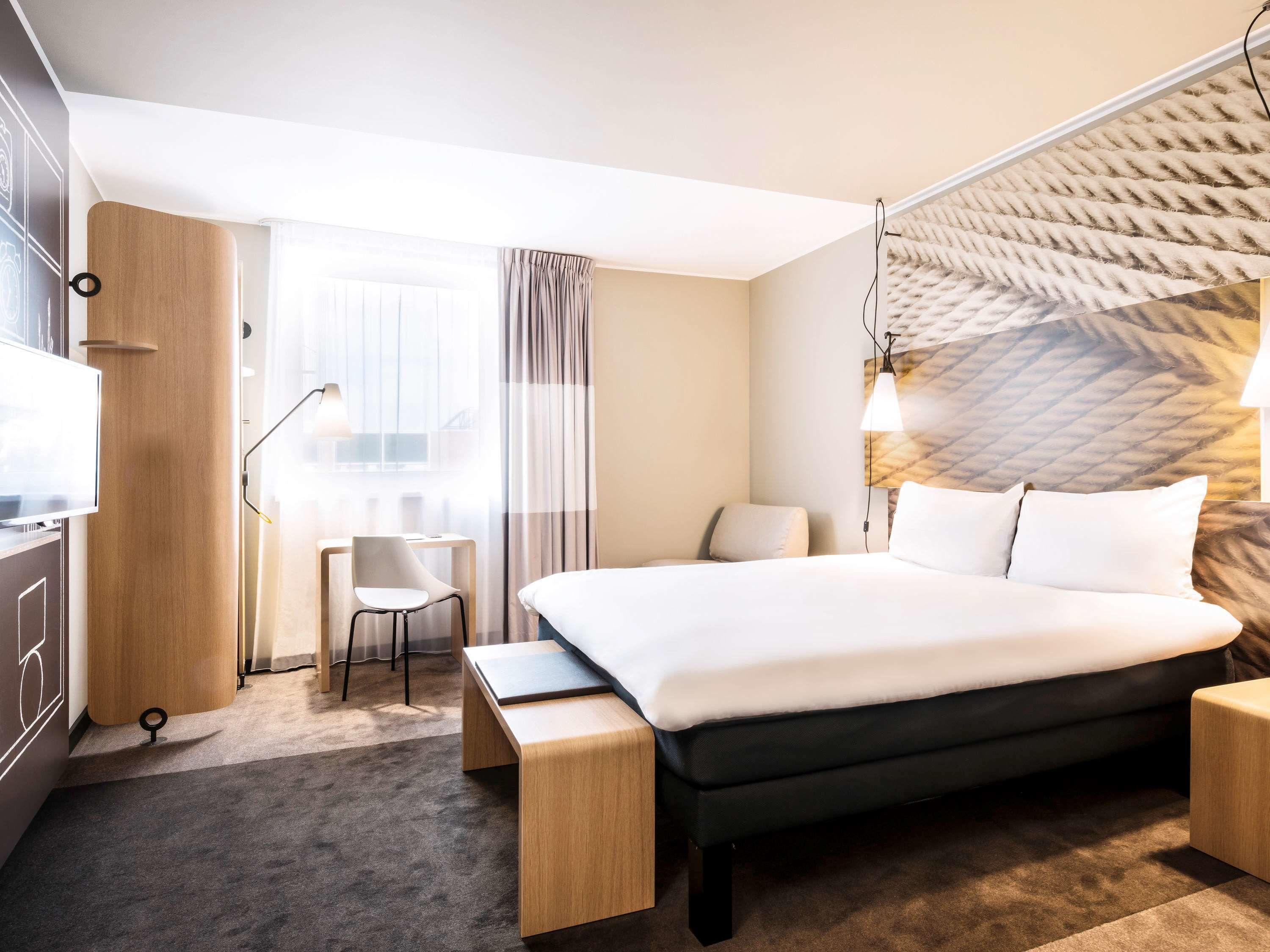 Queen Room extra bed