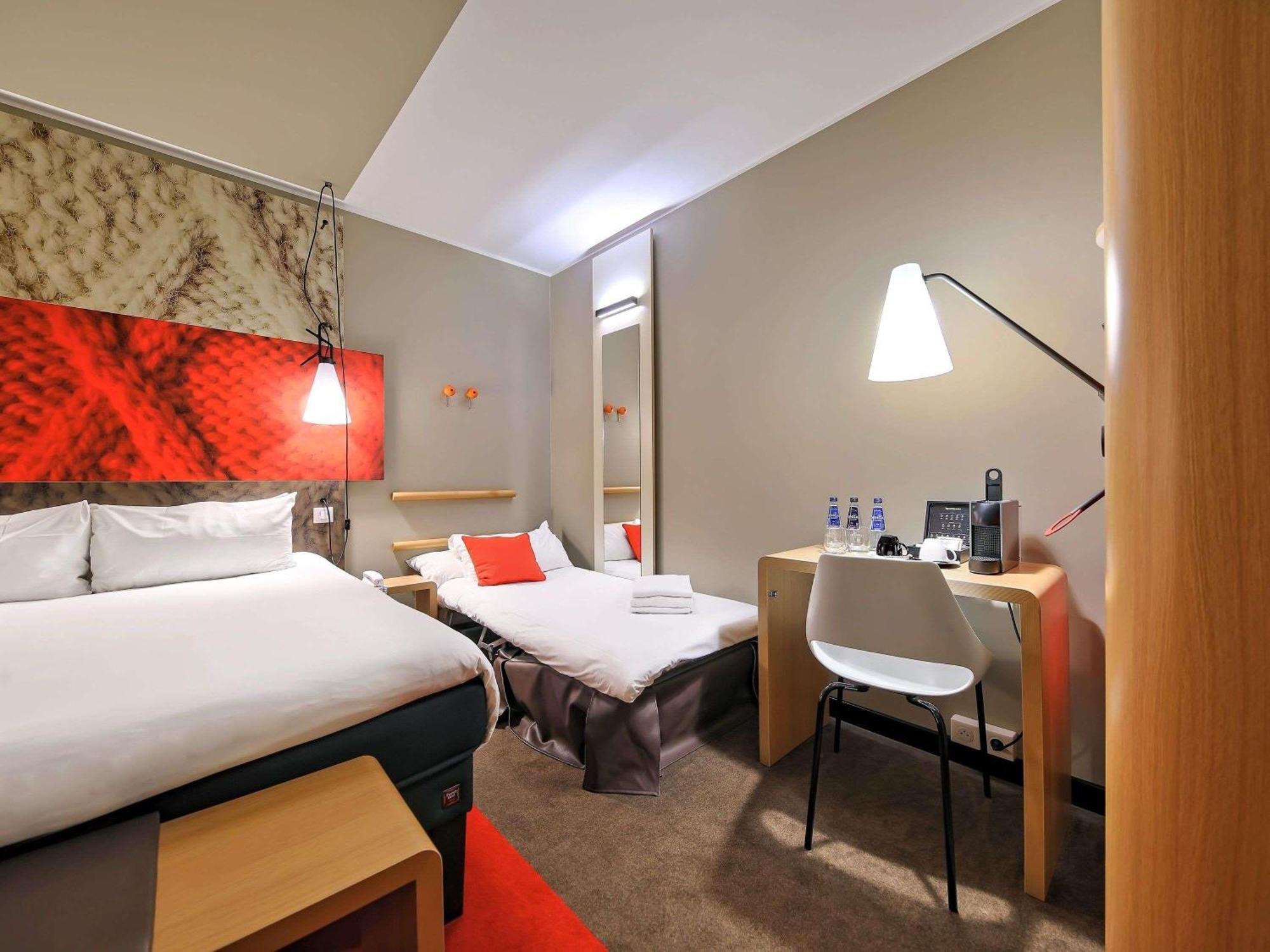Queen Room extra bed