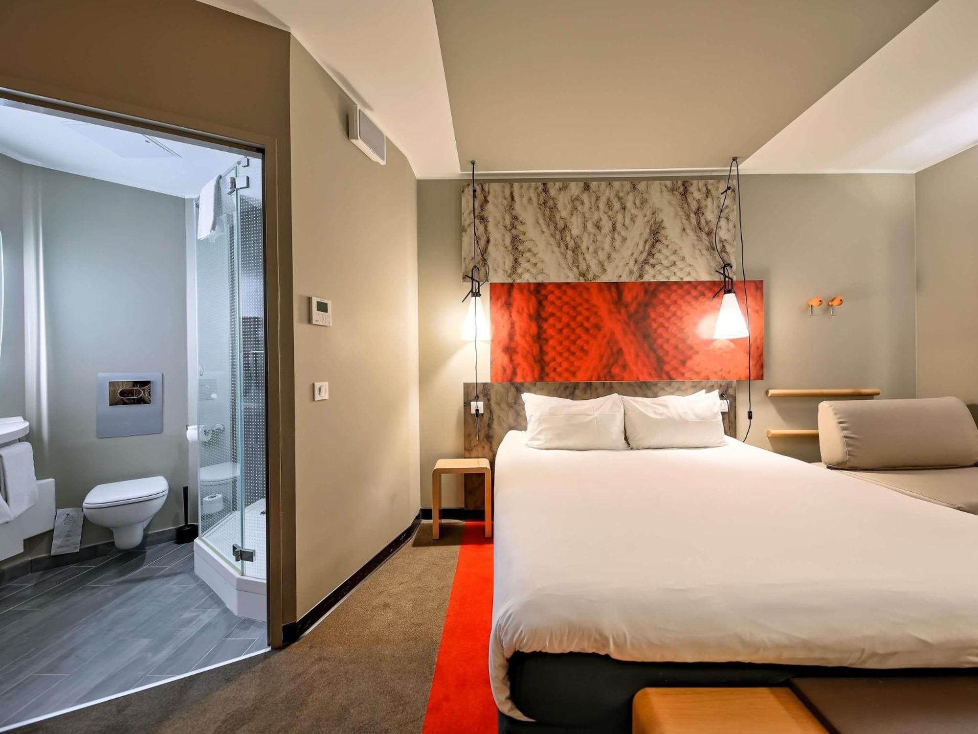 Queen Room extra bed