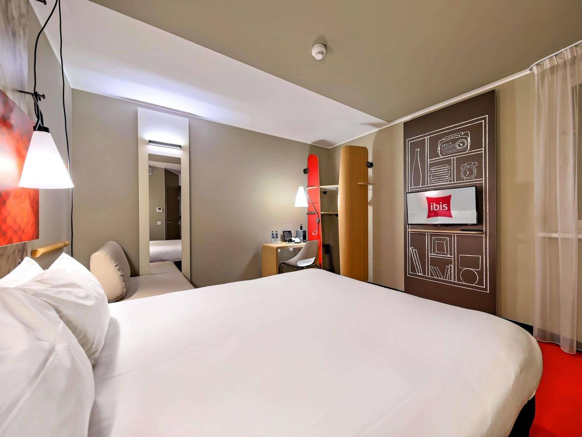 Queen Room extra bed