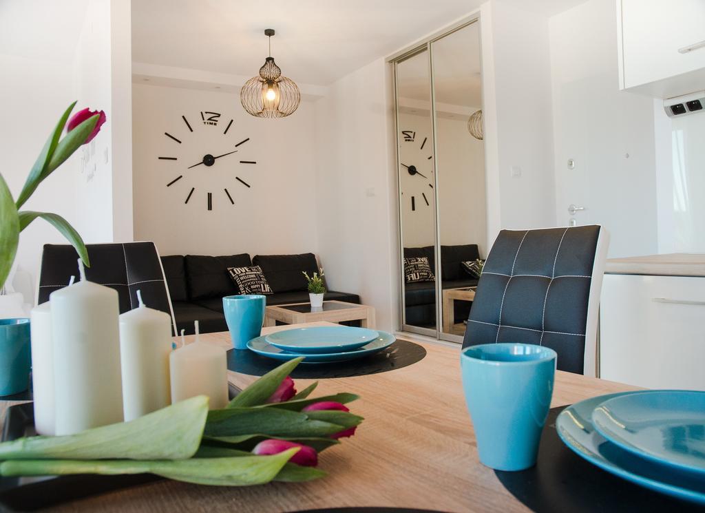One-Bedroom Apartment Balcony 223A