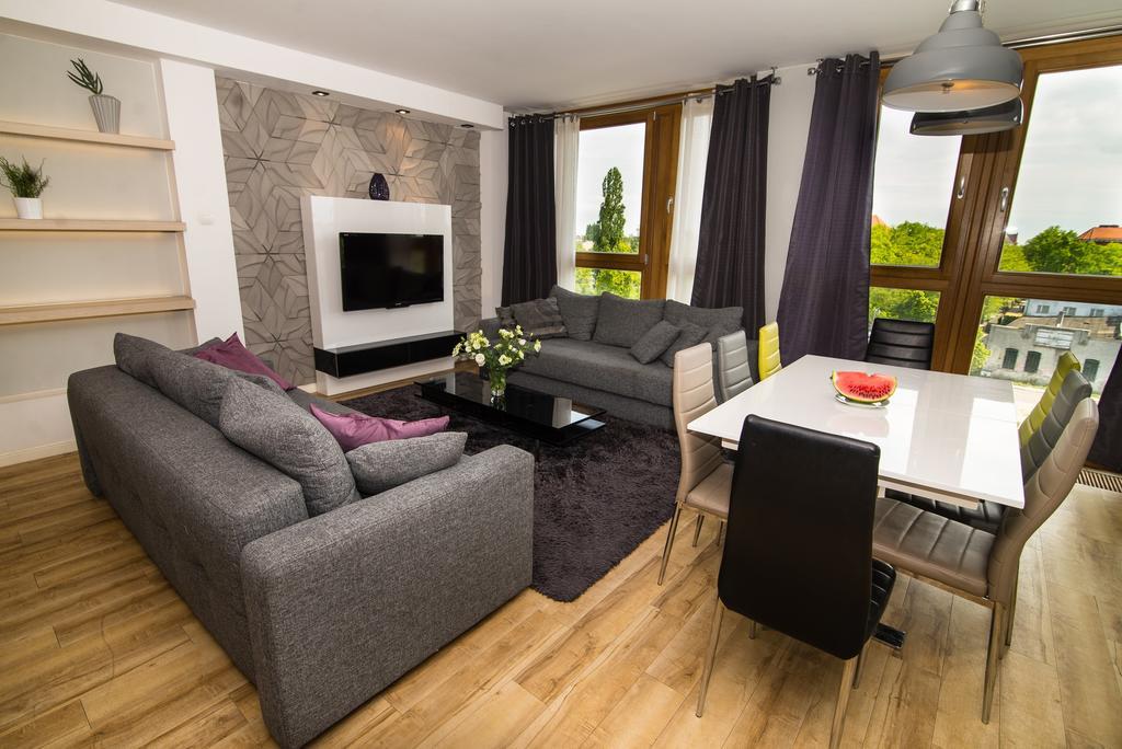 Deluxe Three-Bedroom Apartment
