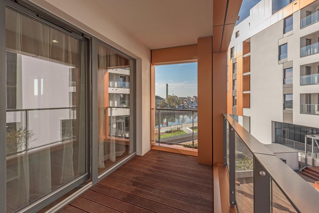 Deluxe Two-Bedroom Apartment Balcony River view 4 Stara Stocznia Street
