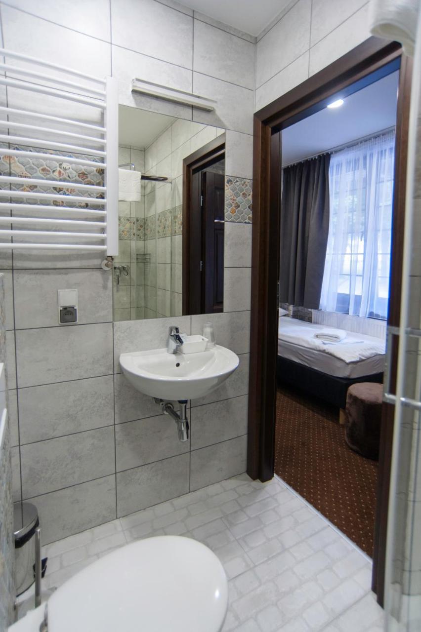 Dreibettzimmer mit eigenem Bad
