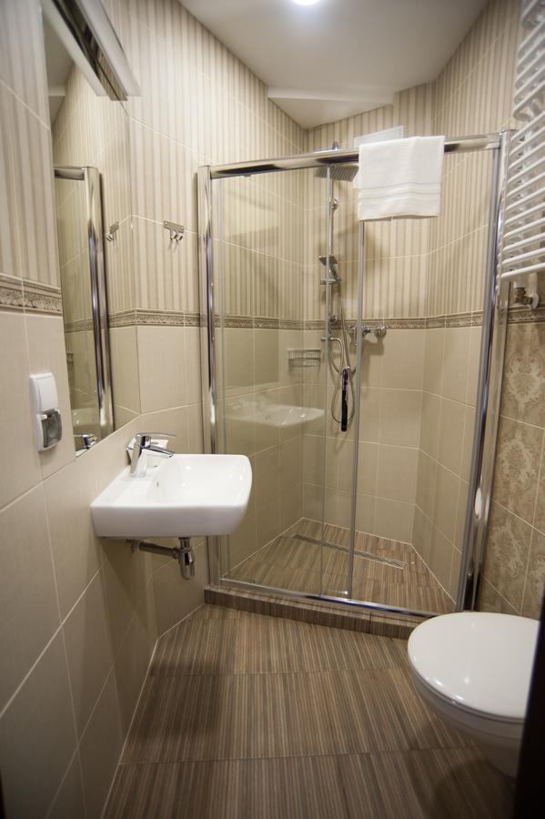 Bed 6-Bed Mixed Dormitory Room