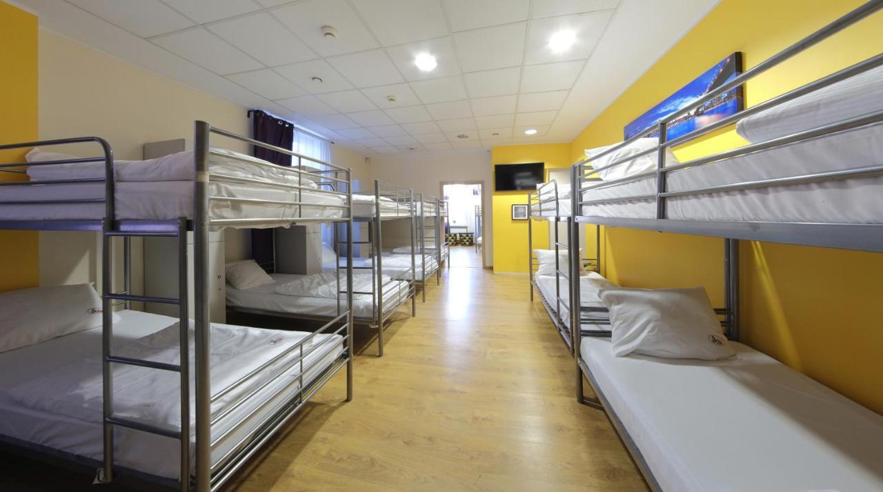 Single Bed 10-Bed Dormitory Room
