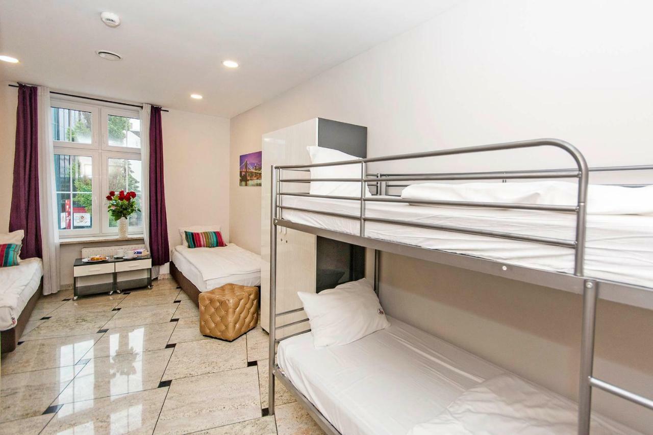 Single Bed 10-Bed Dormitory Room