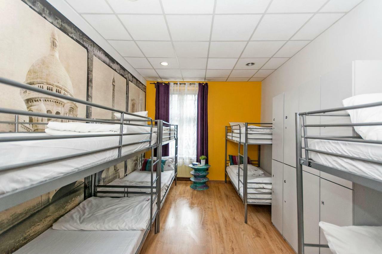 Single Bed 10-Bed Dormitory Room