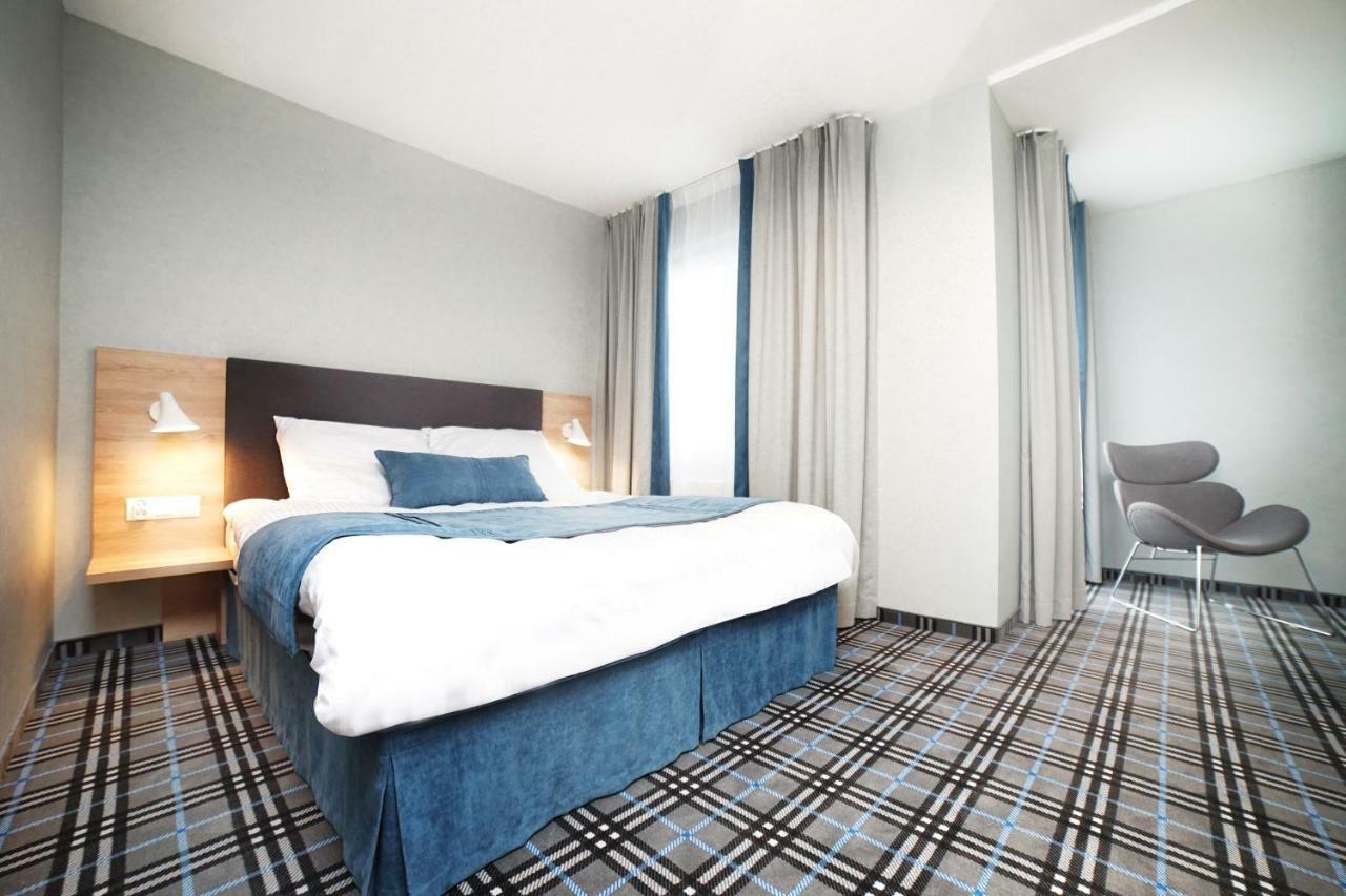 Double Room,877033757:JPEG