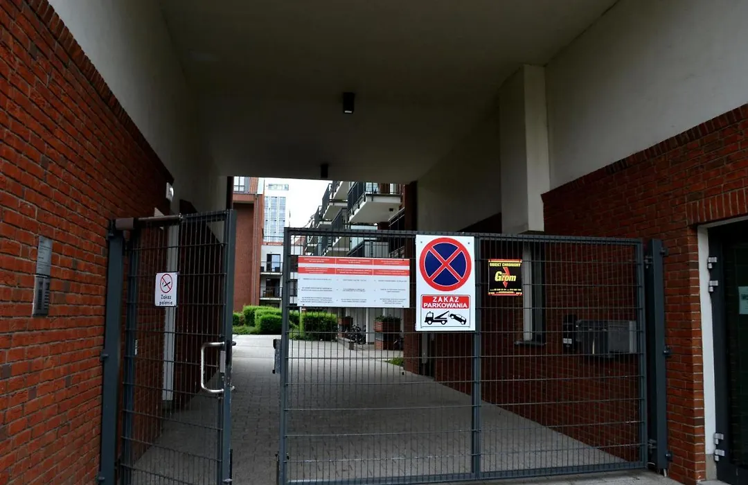 Apartamenty Centrum nad Motławą z widokiem na patio z balkonem-1