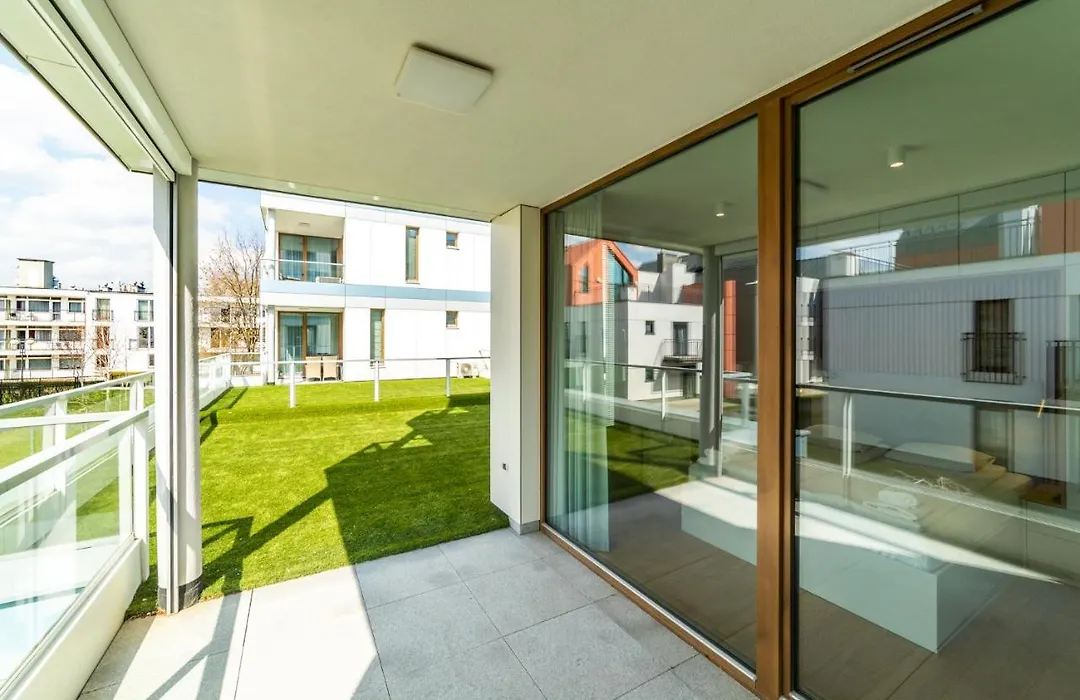 Sauna & Spa White Deluxe With Terrace By Oneapartments-1
